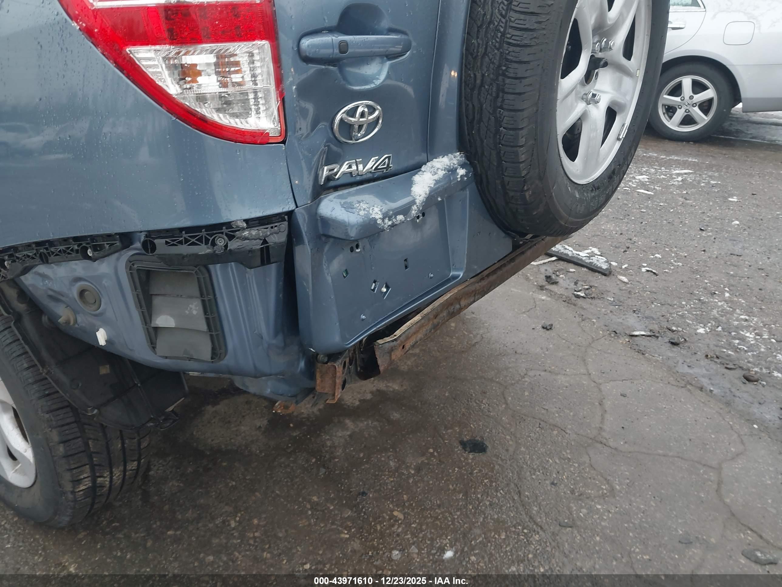 TOYOTA RAV4 image 6