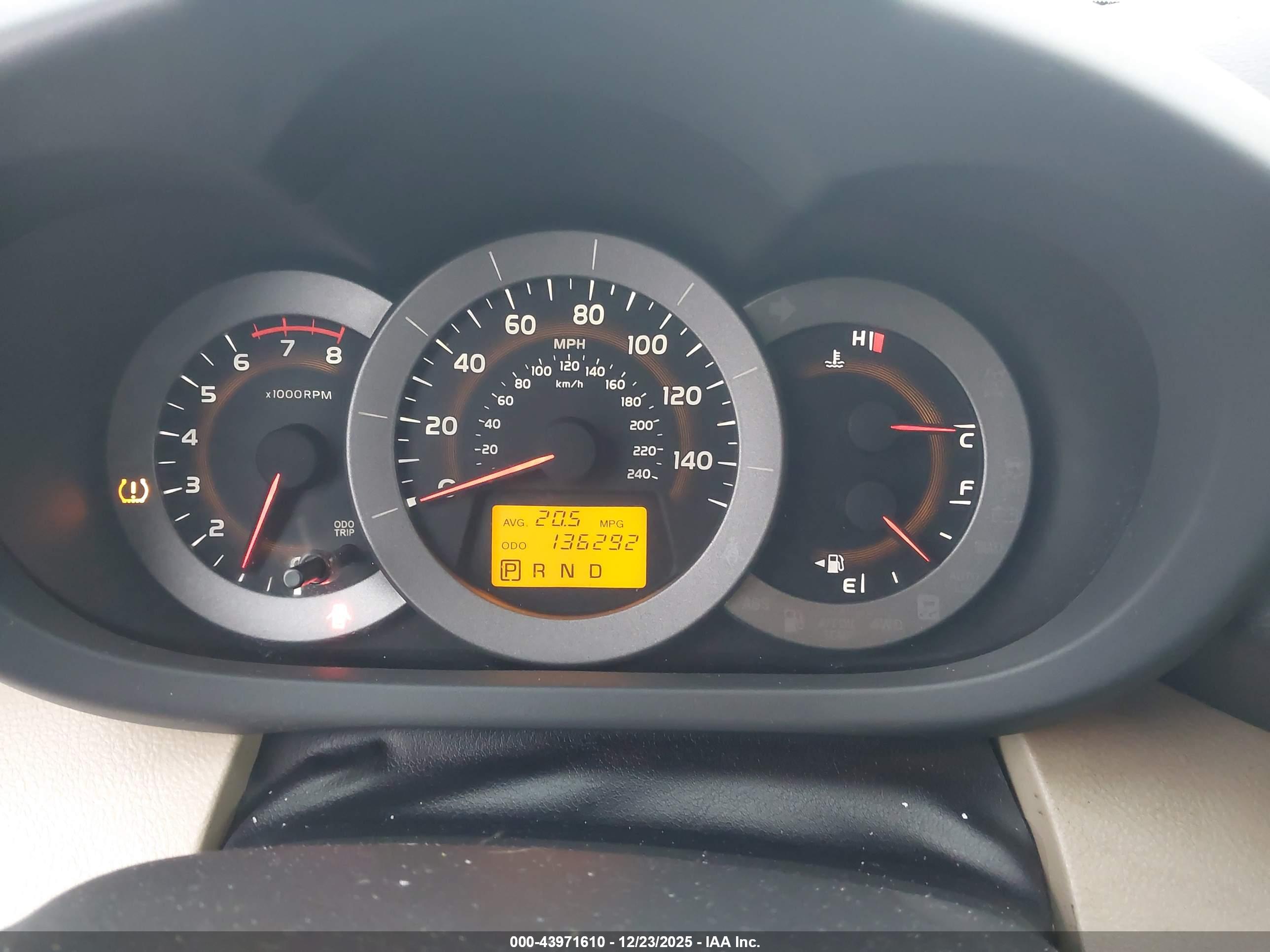 TOYOTA RAV4 image 7