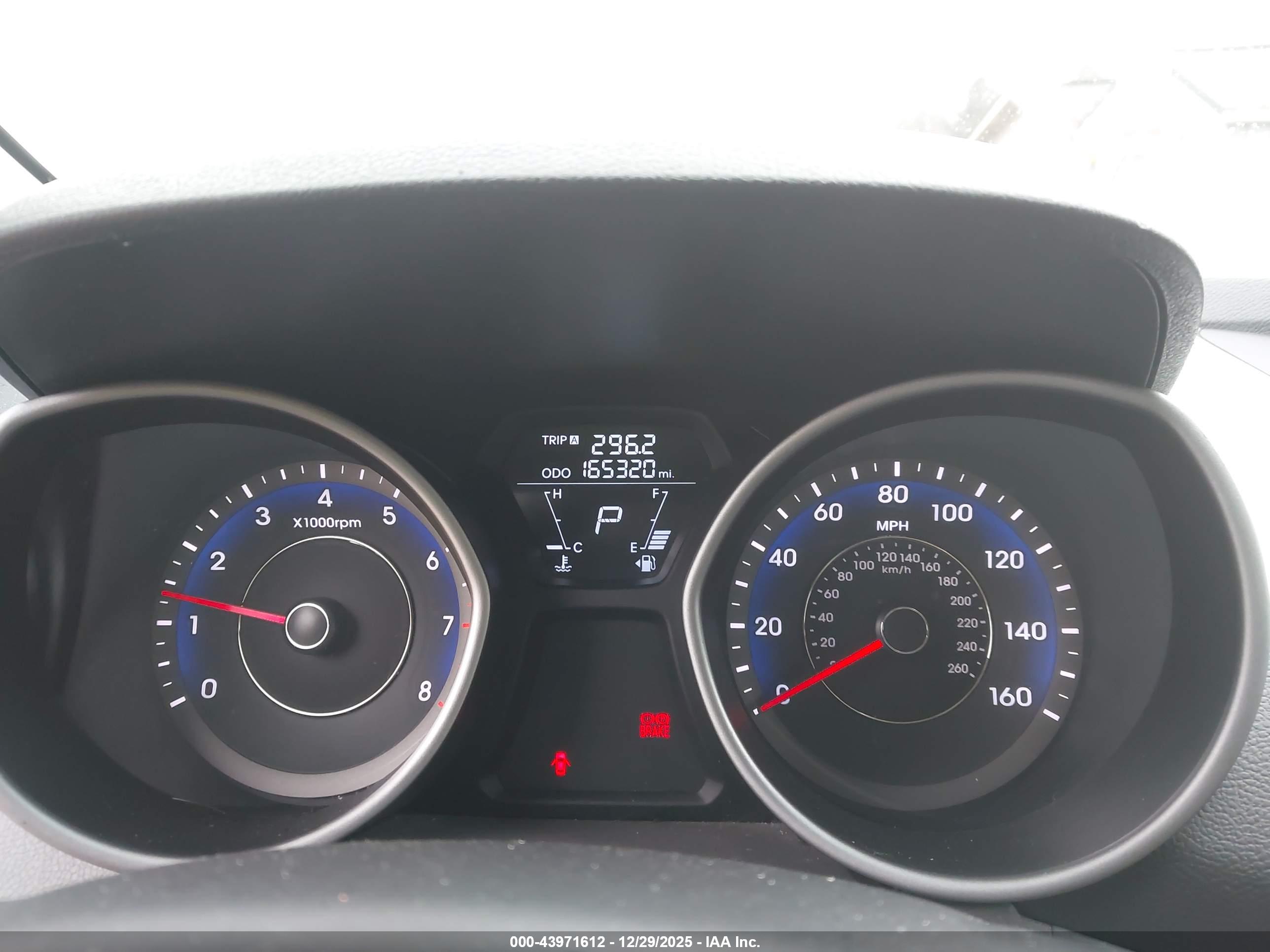 HYUNDAI ELANTRA image 7