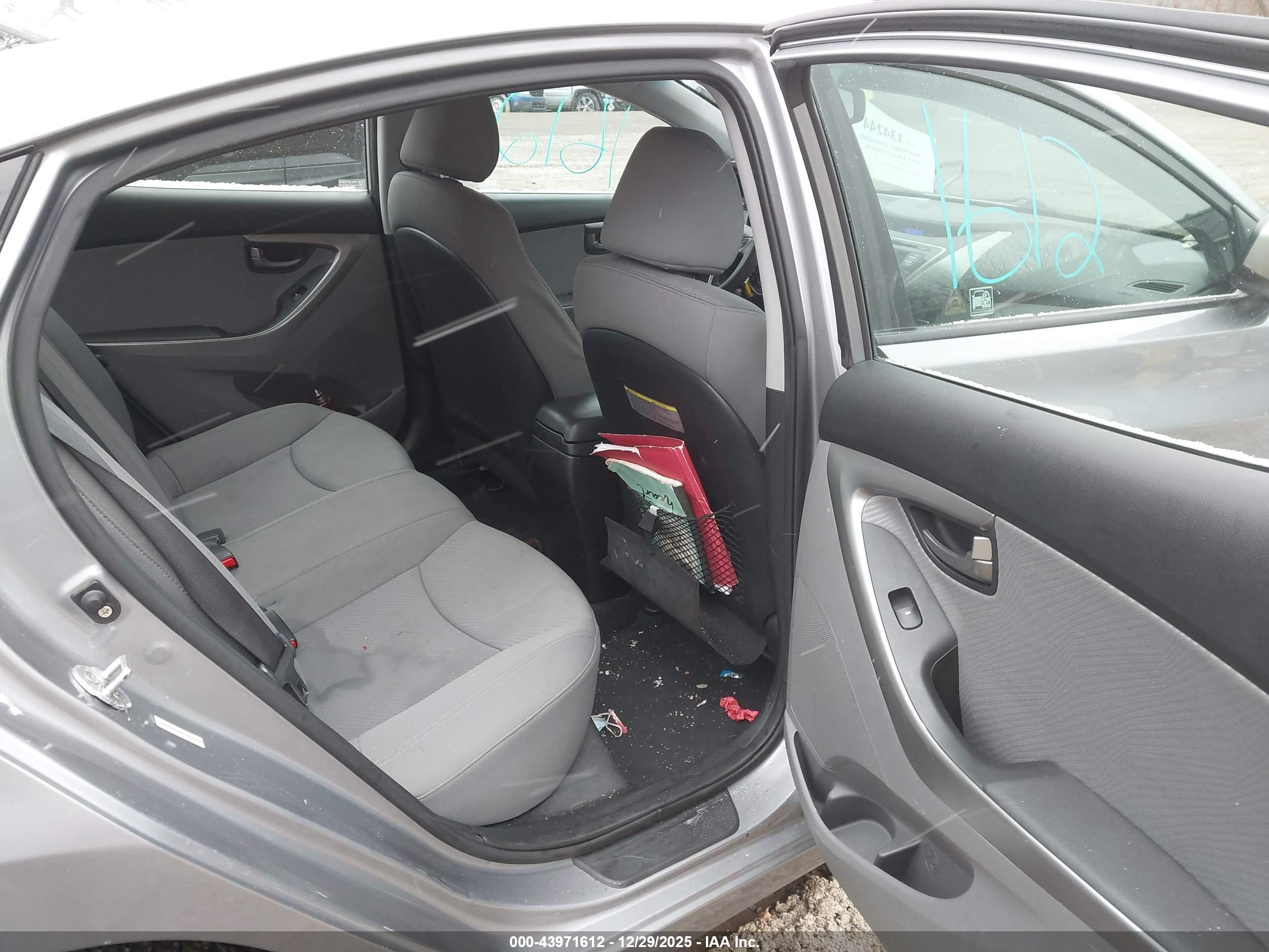HYUNDAI ELANTRA image 8