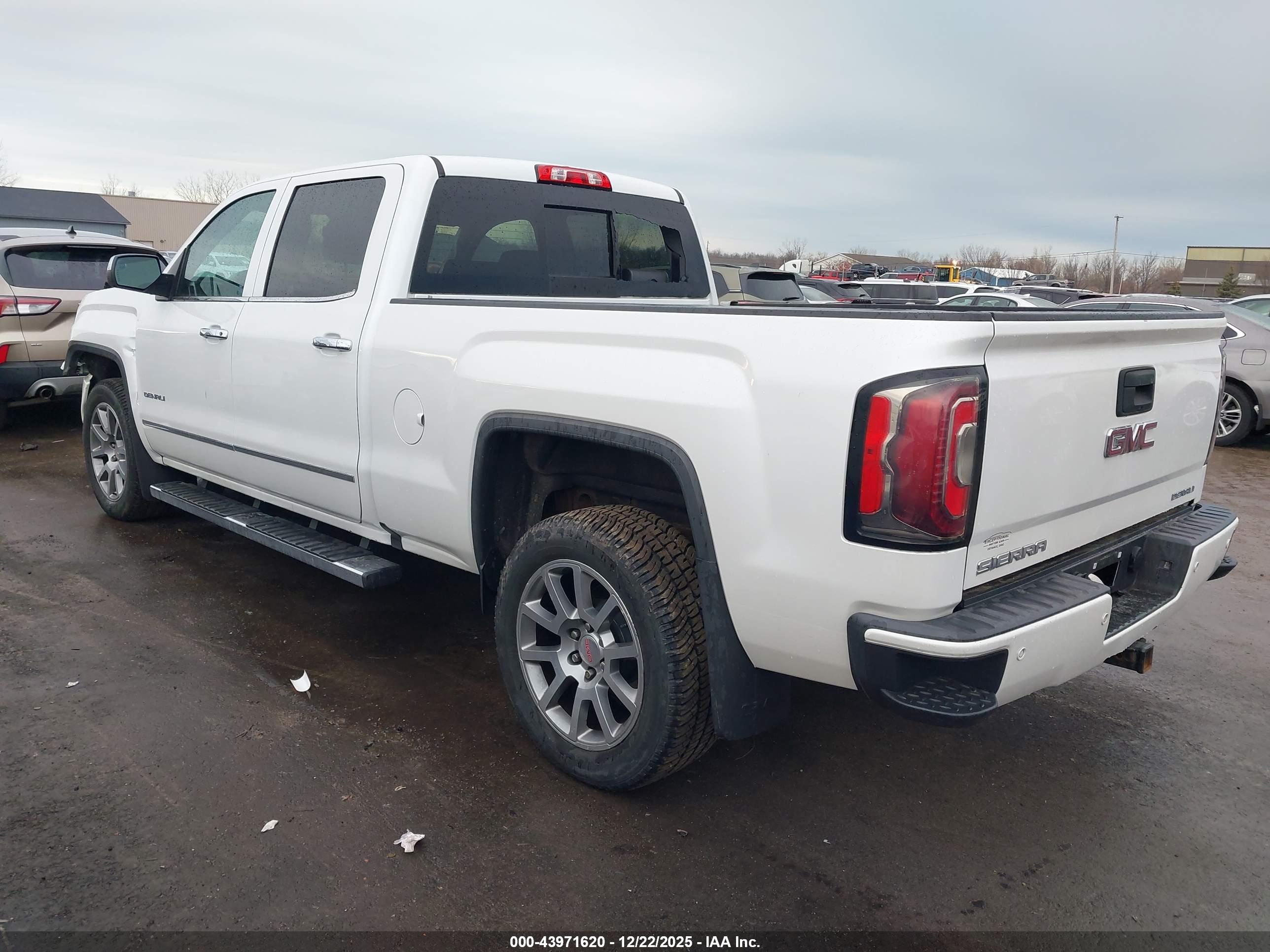 GMC SIERRA image 3