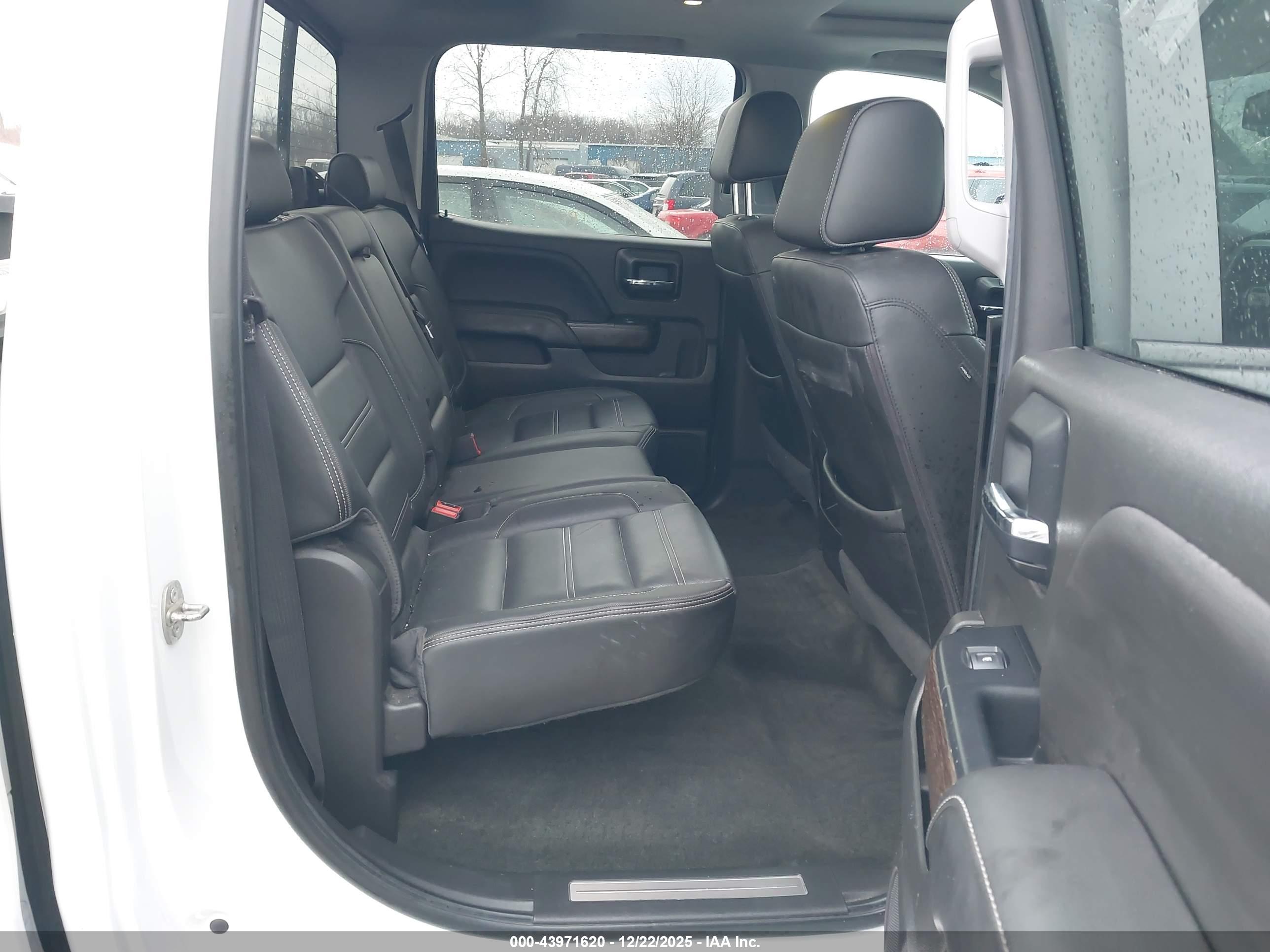 GMC SIERRA image 8