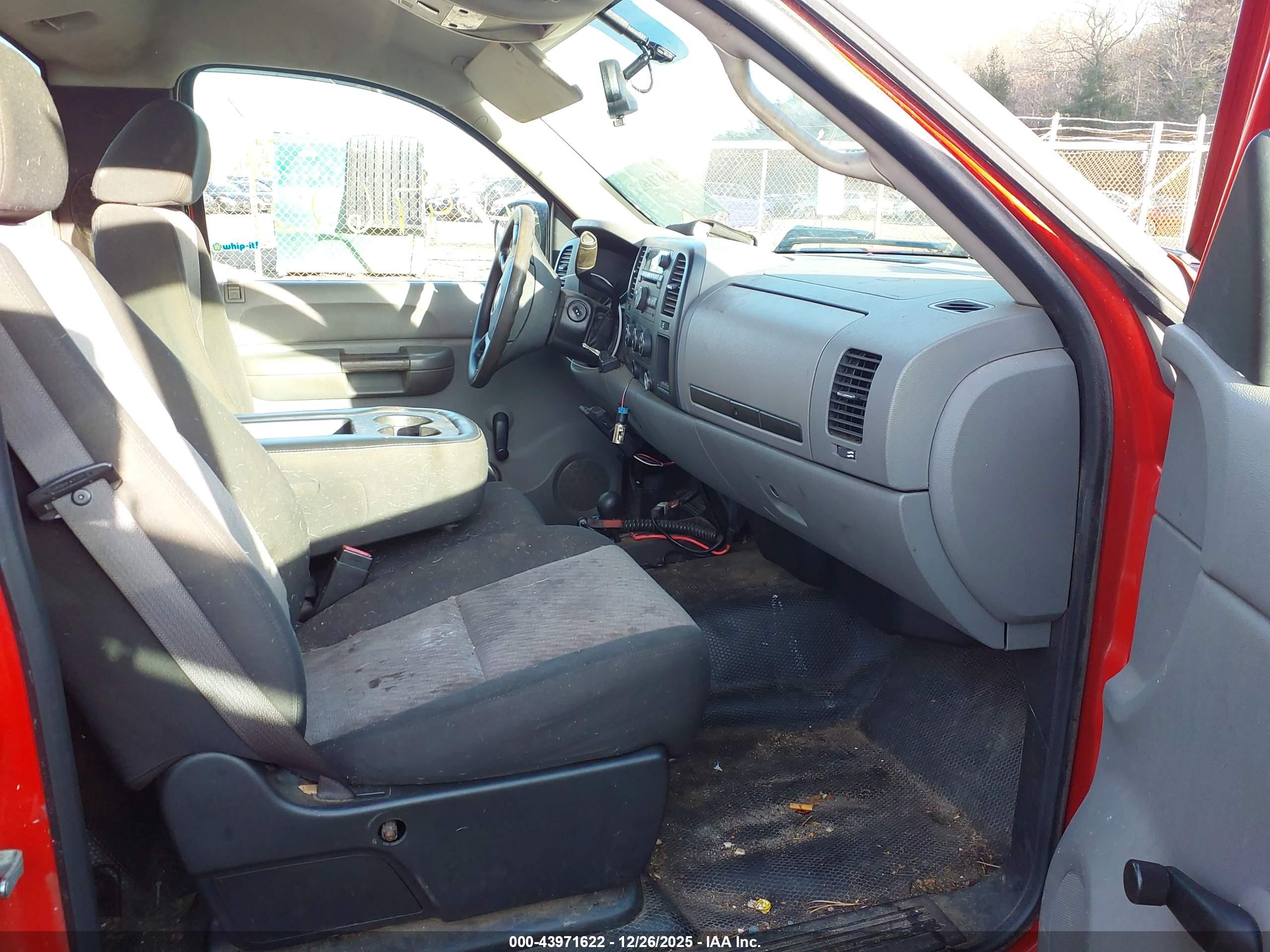 CHEVROLET SILVERADO image 5