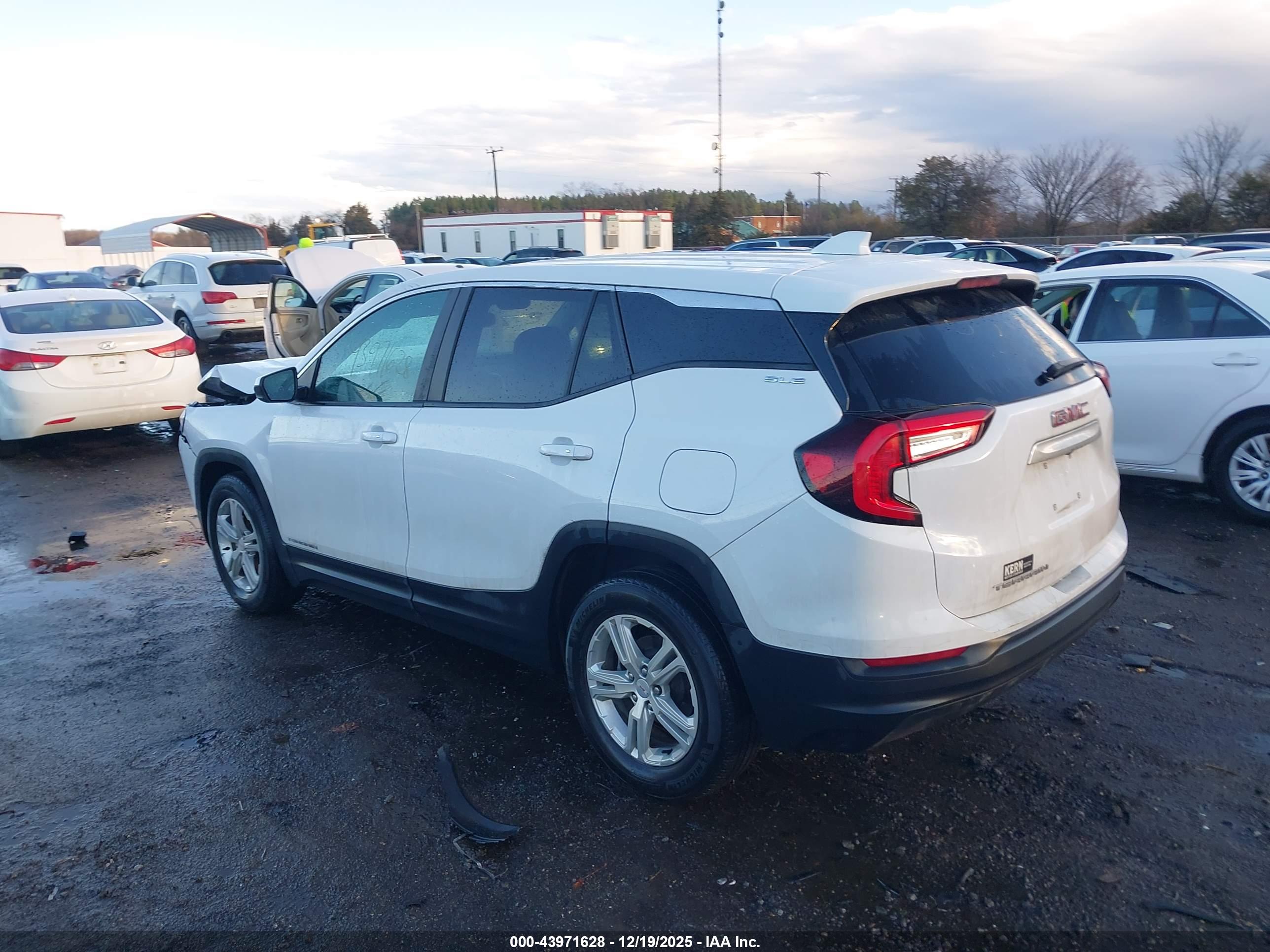 GMC TERRAIN image 3