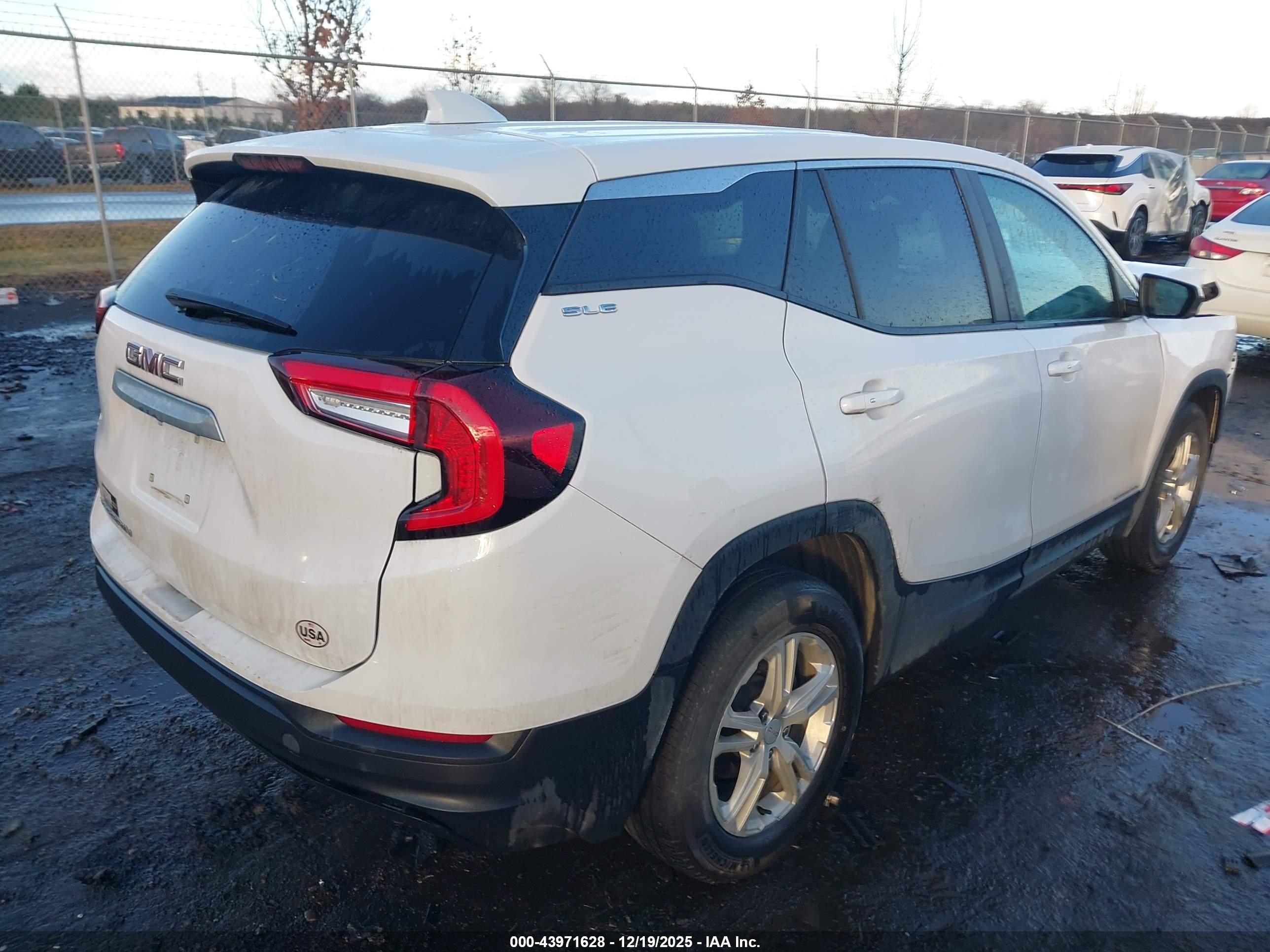 GMC TERRAIN image 4