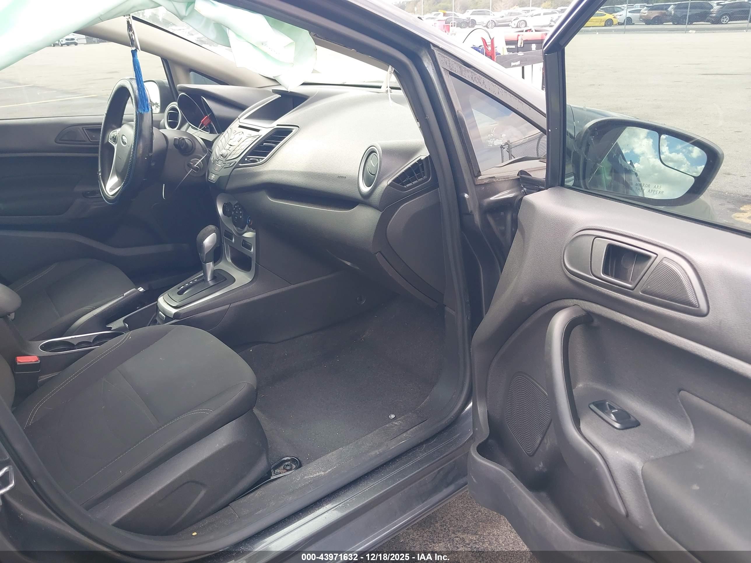 FORD FIESTA image 5
