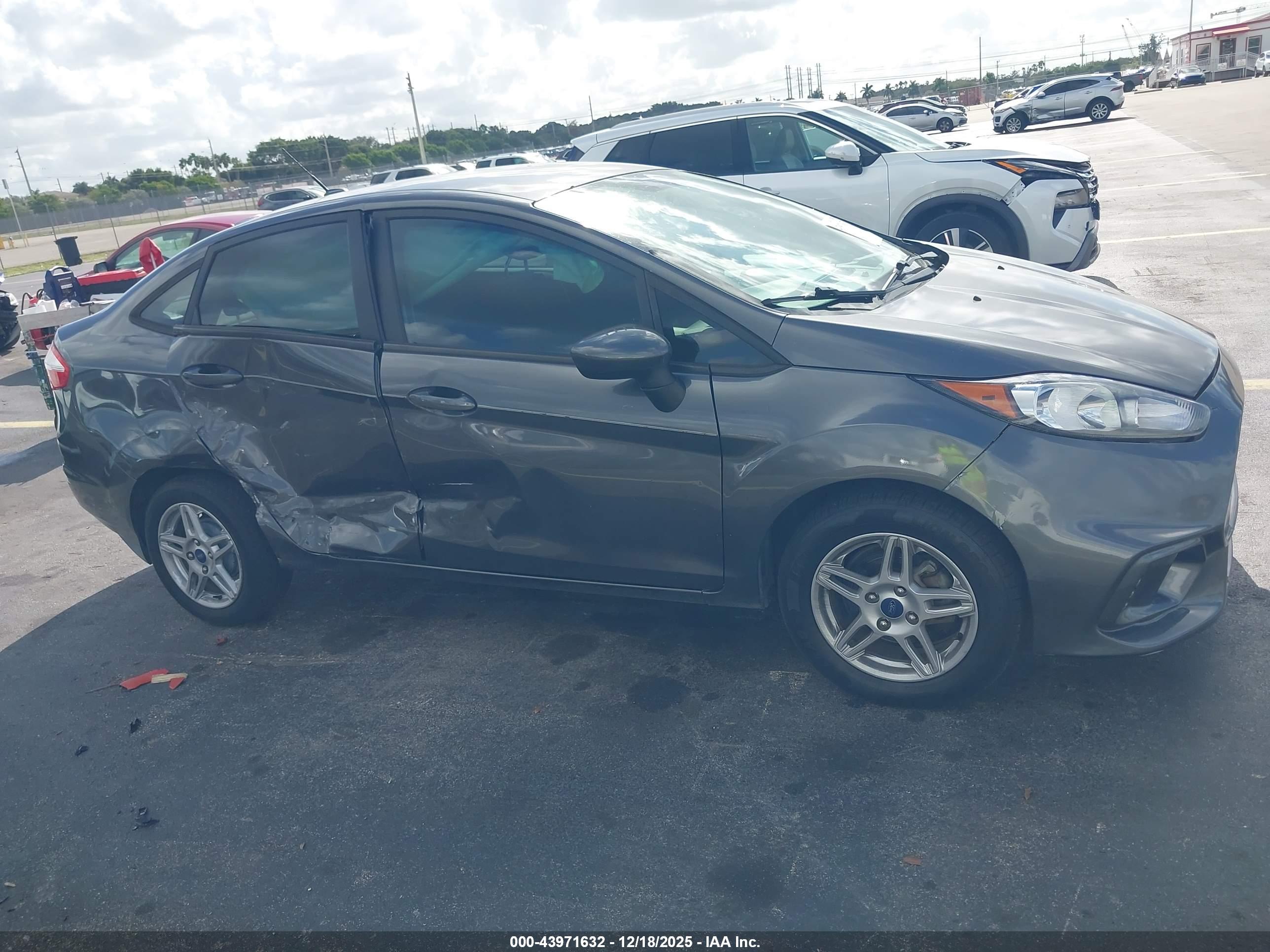 FORD FIESTA image 6