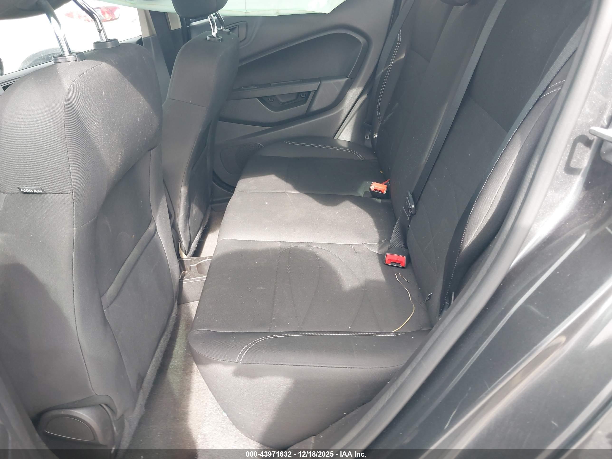 FORD FIESTA image 8