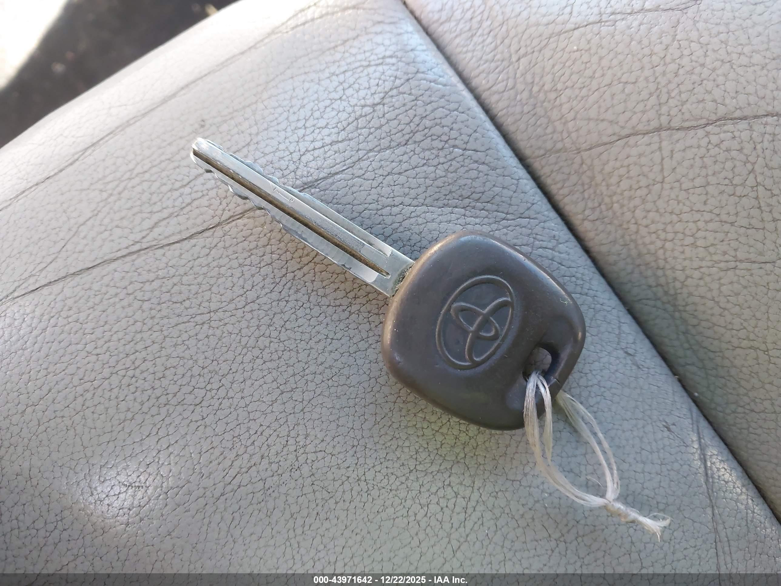 TOYOTA SIENNA image 11