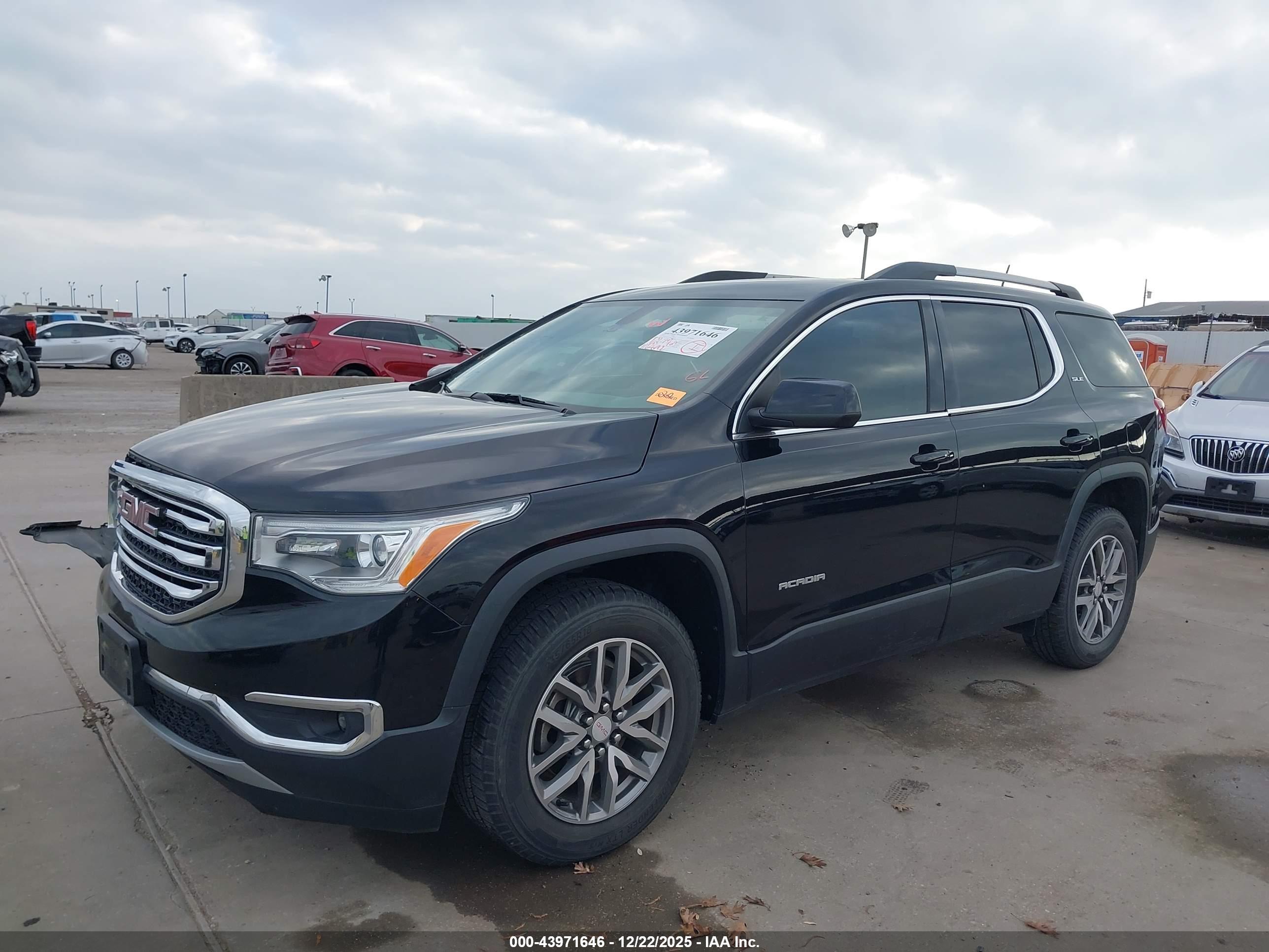 GMC ACADIA image 2