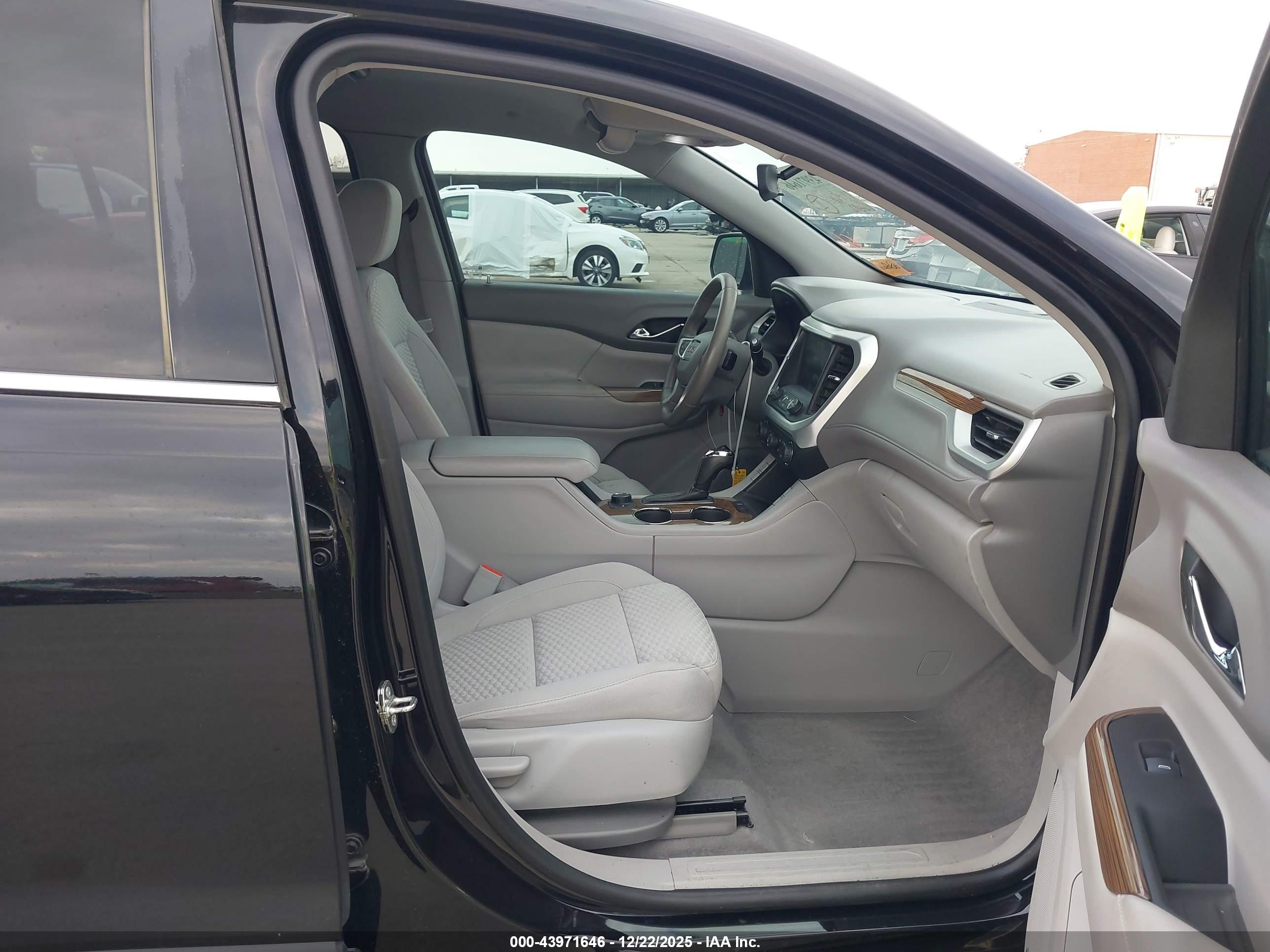 GMC ACADIA image 5