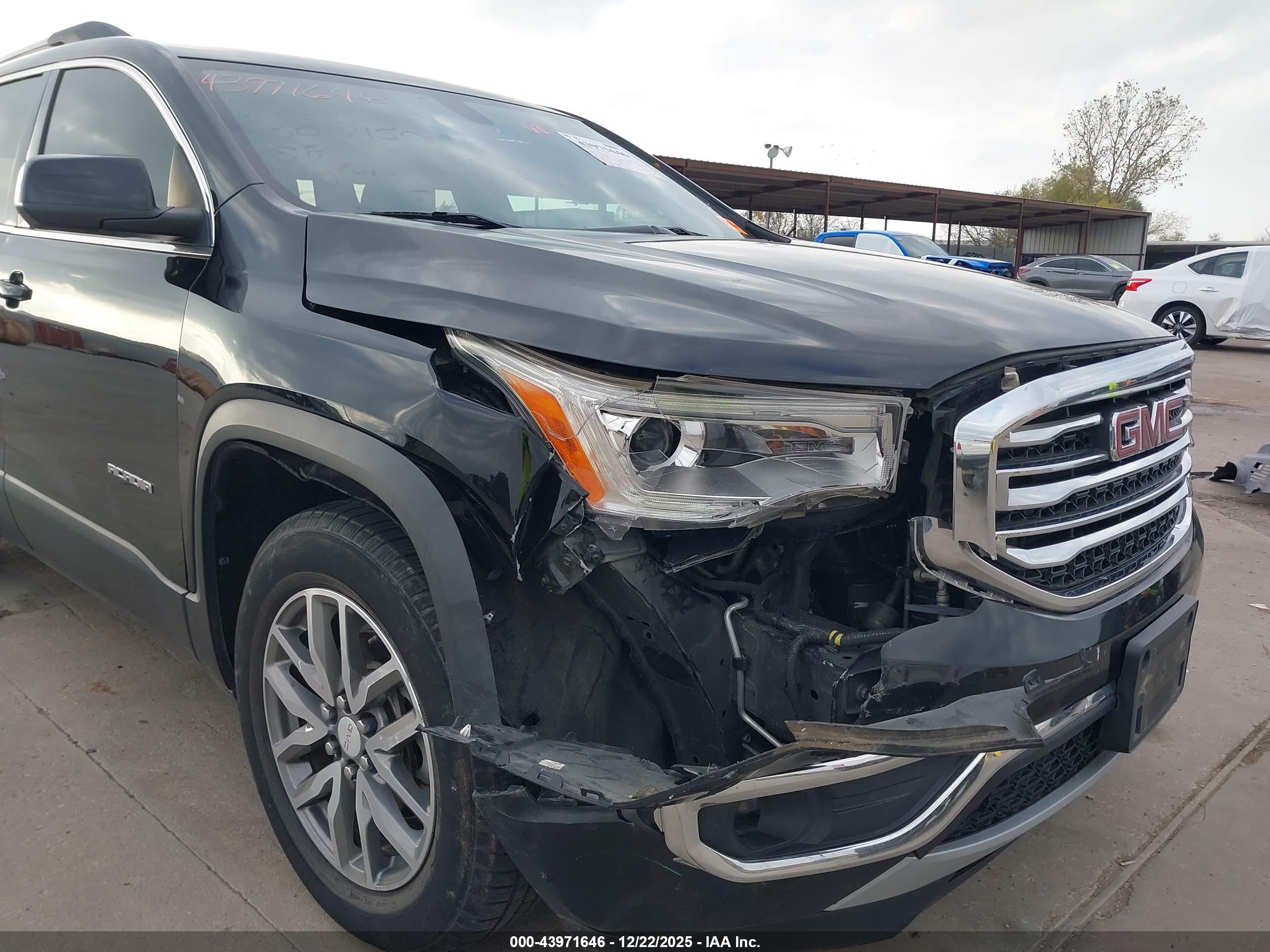 GMC ACADIA image 6