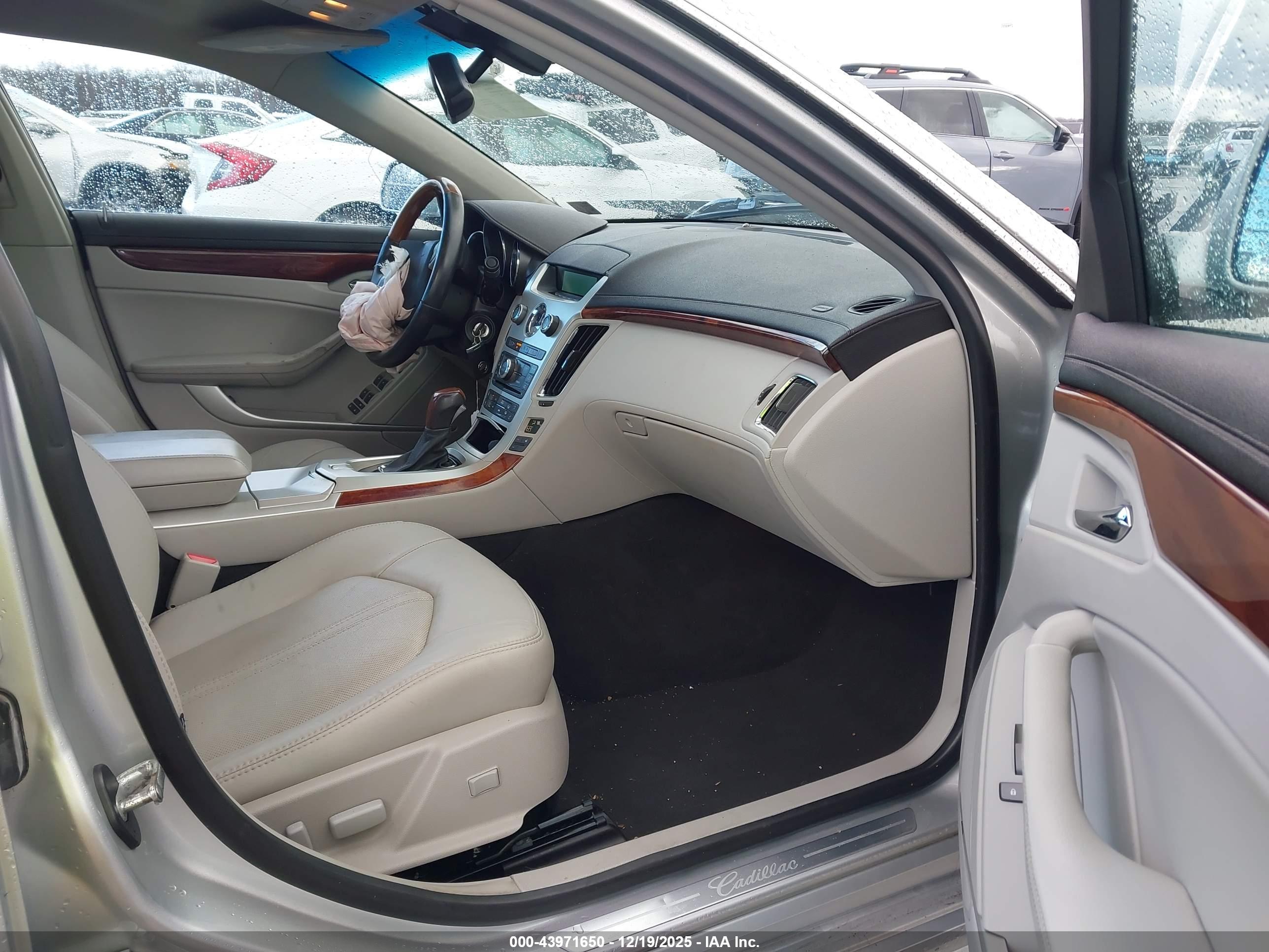 CADILLAC CTS image 5