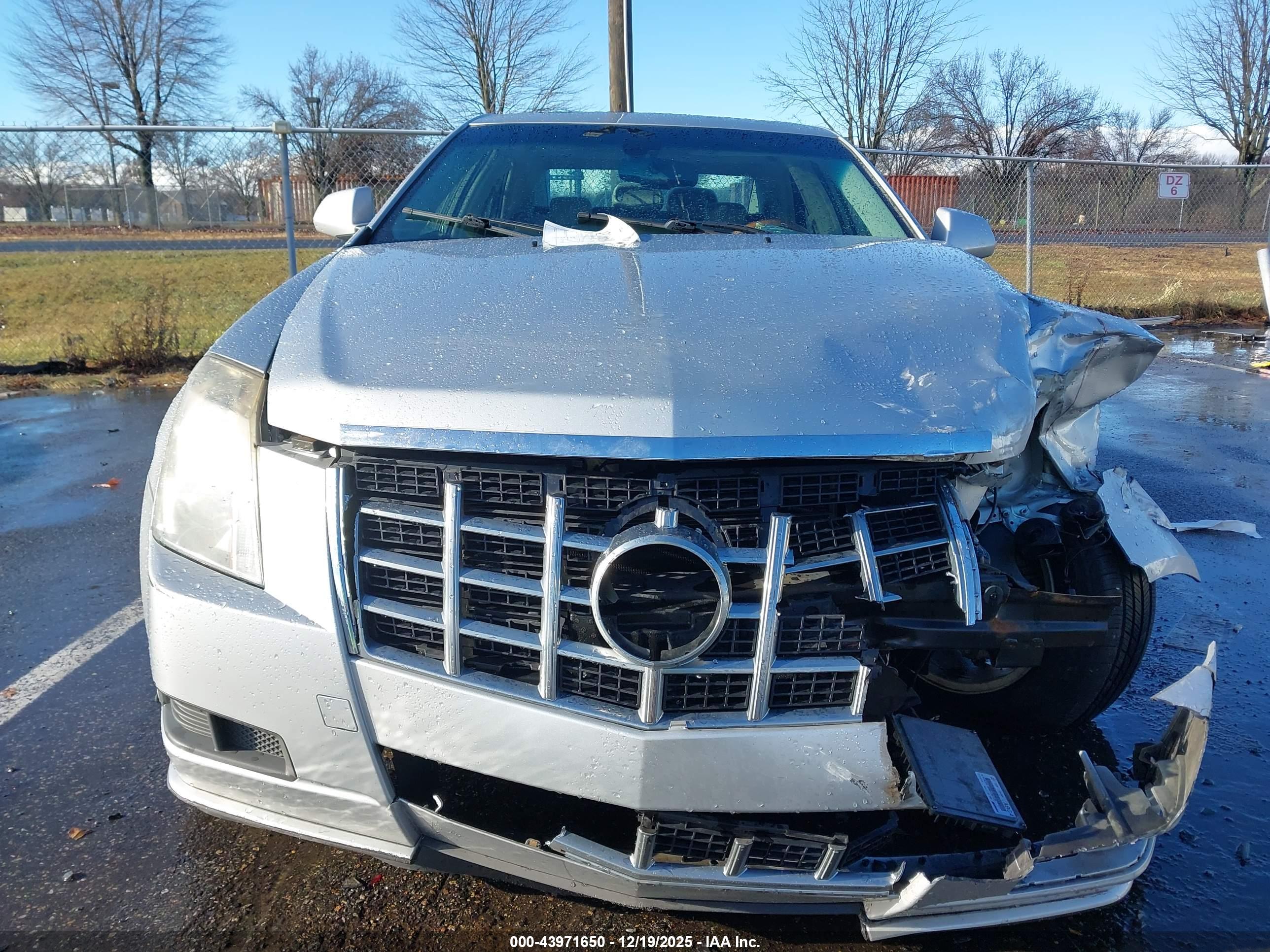 CADILLAC CTS image 6