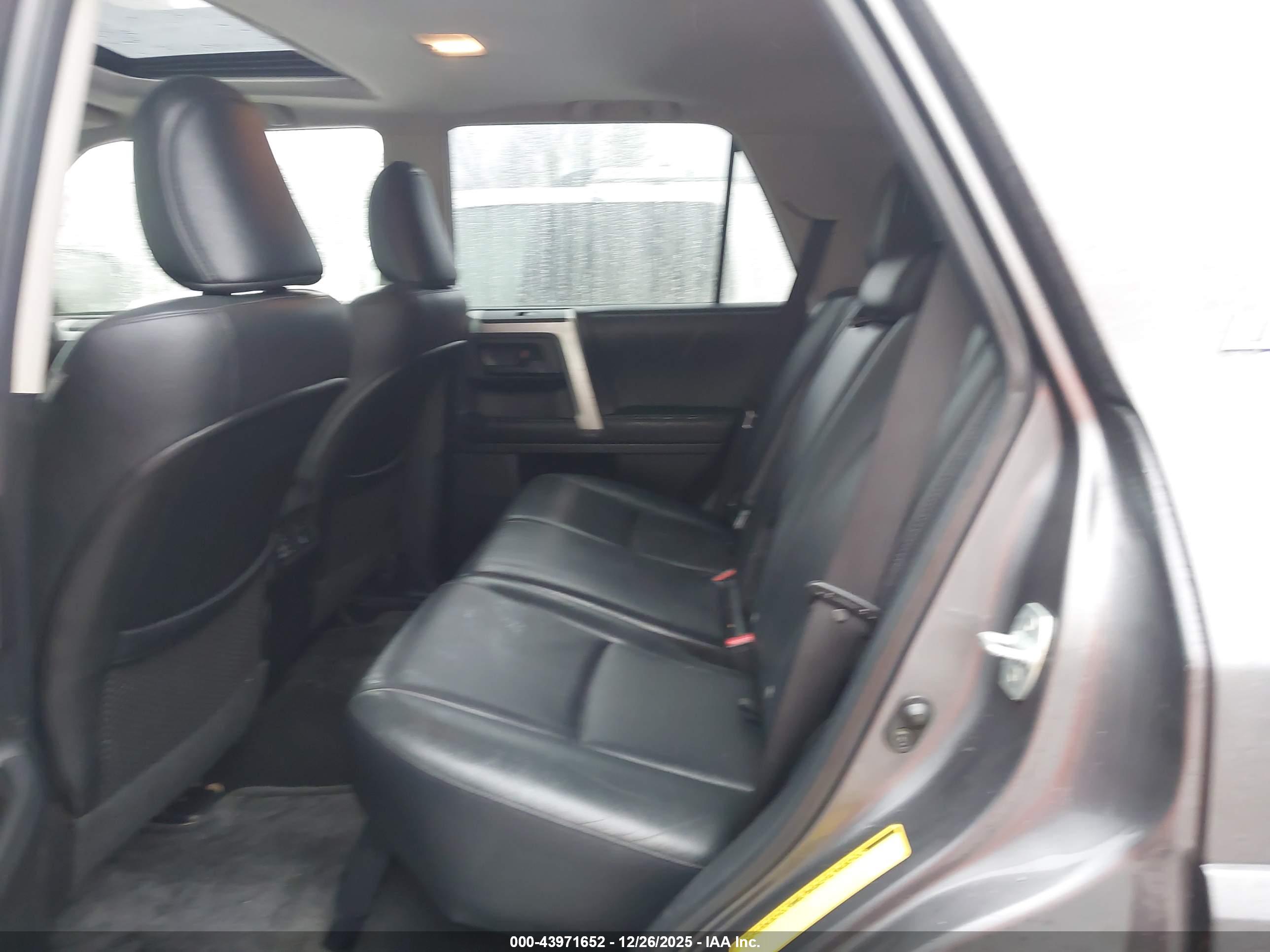 TOYOTA 4RUNNER image 8