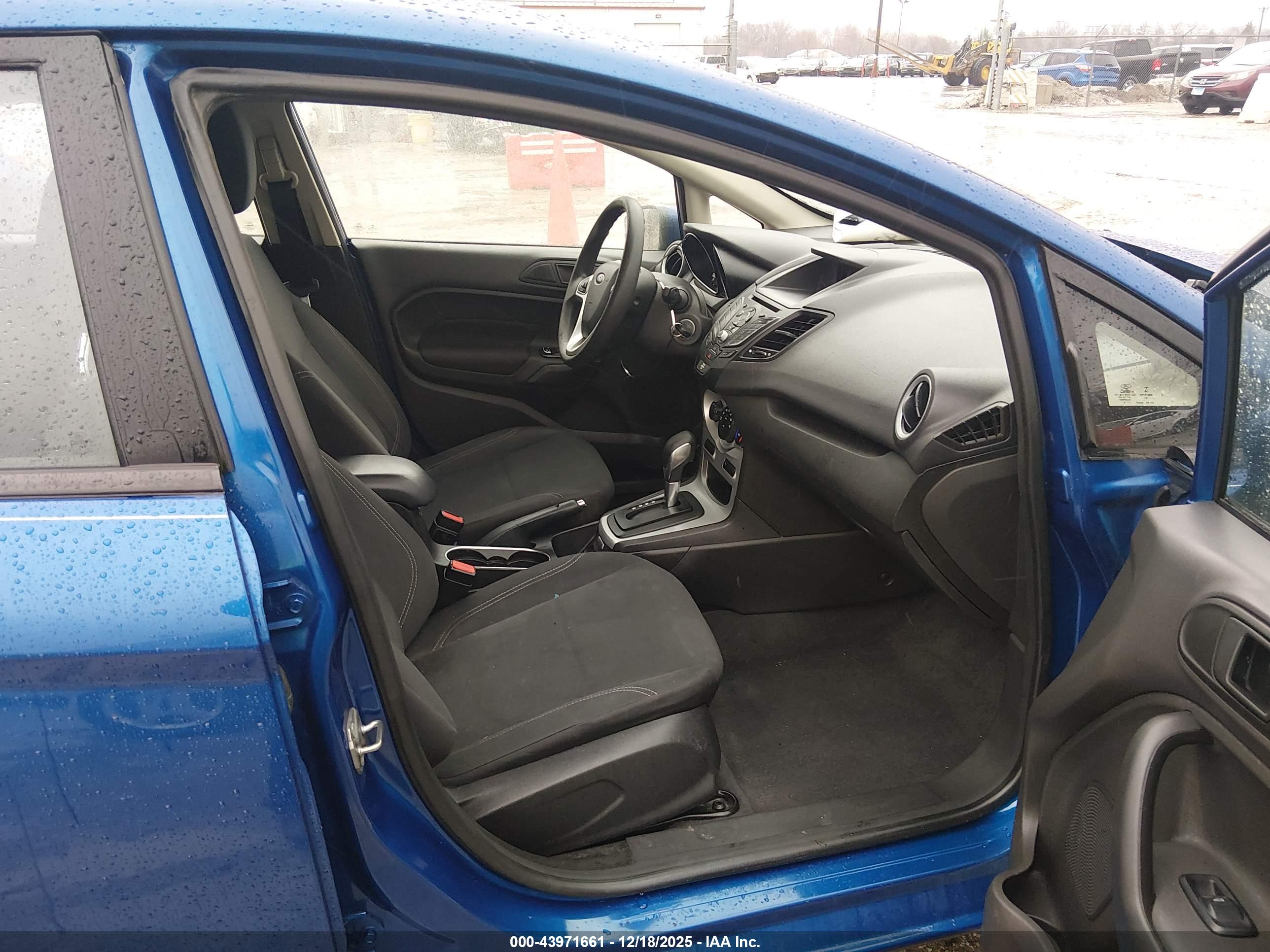 FORD FIESTA image 5