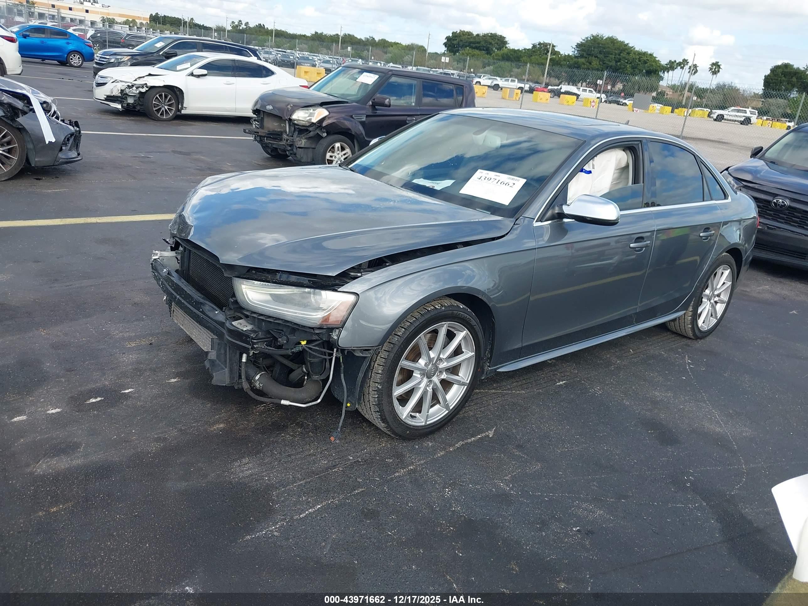 AUDI A4 image 2