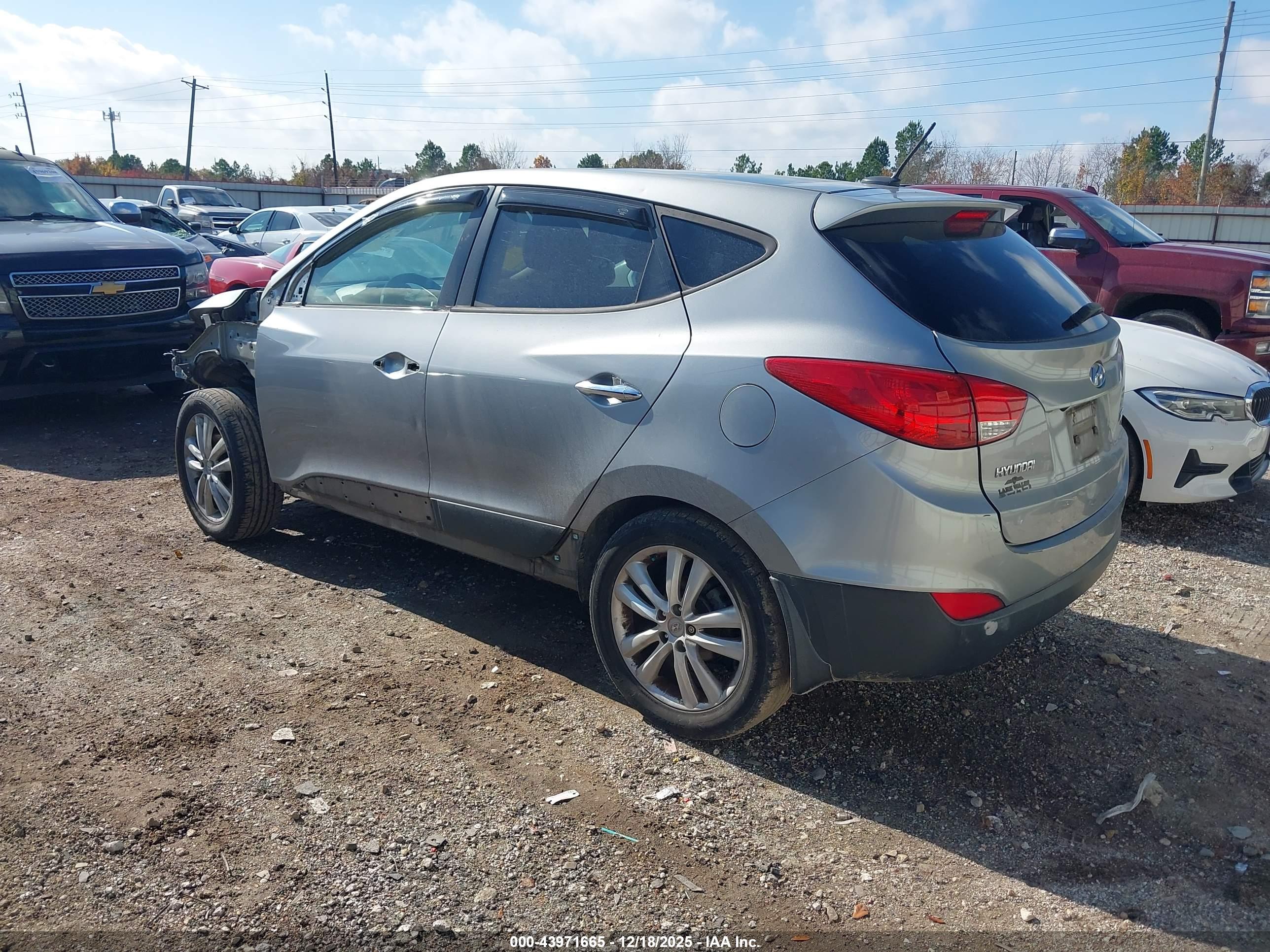 HYUNDAI TUCSON image 3