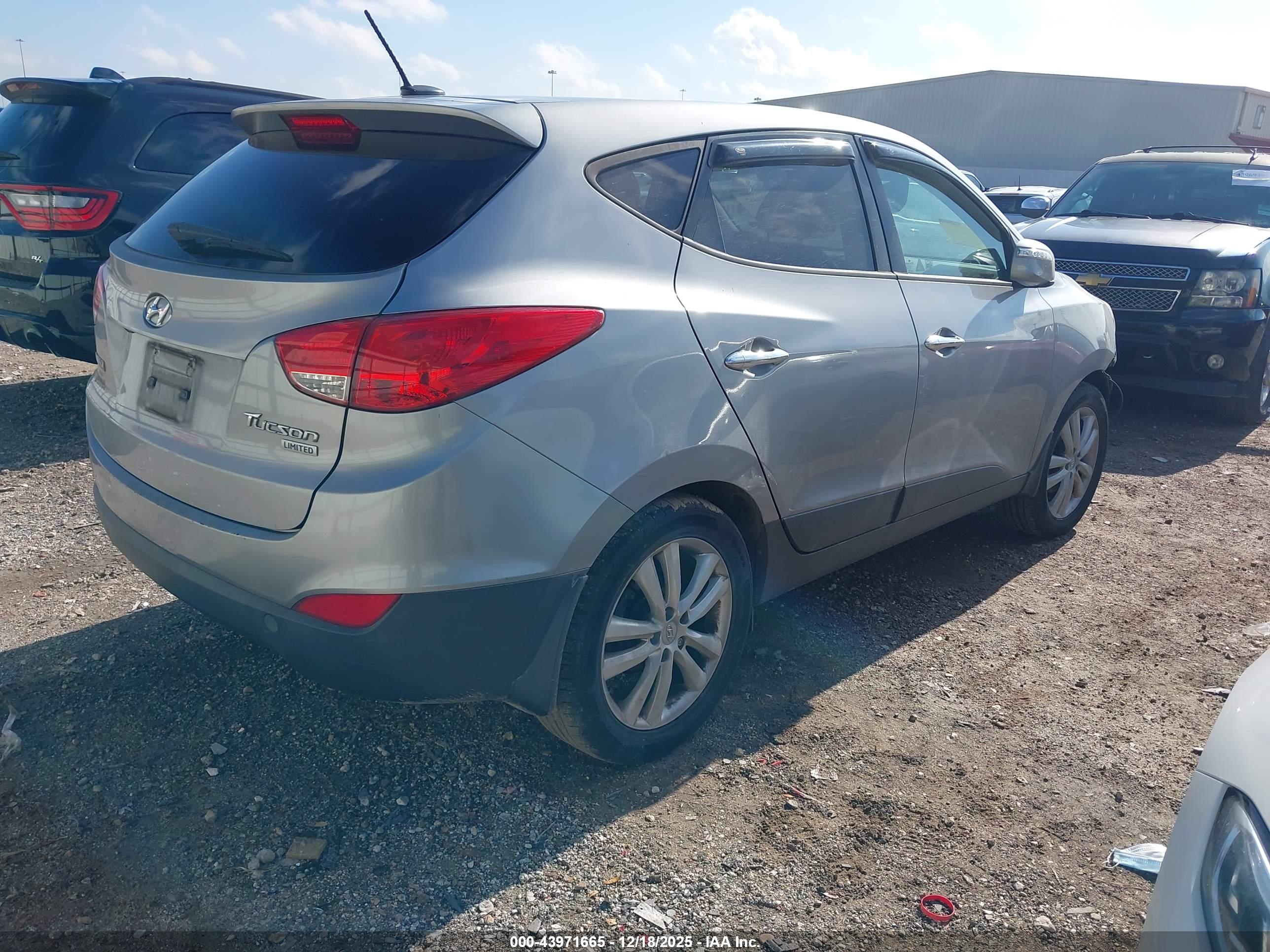 HYUNDAI TUCSON image 4