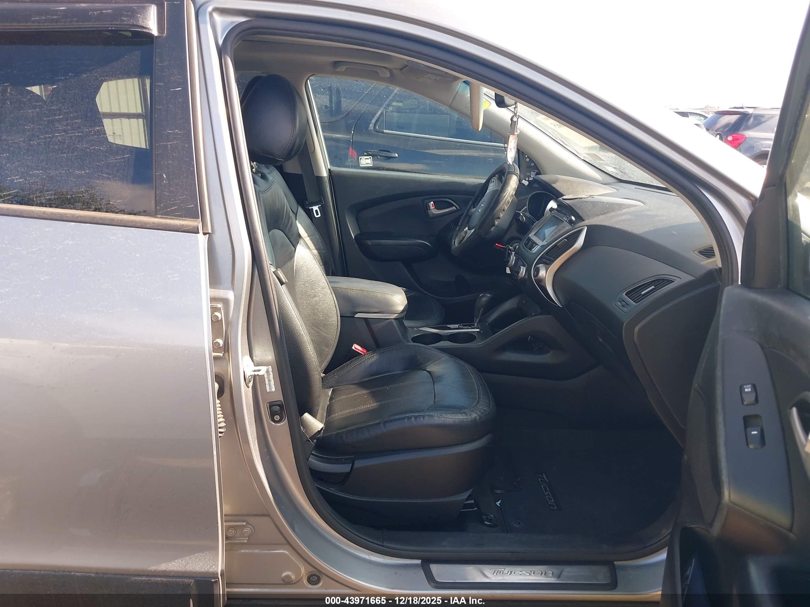 HYUNDAI TUCSON image 5