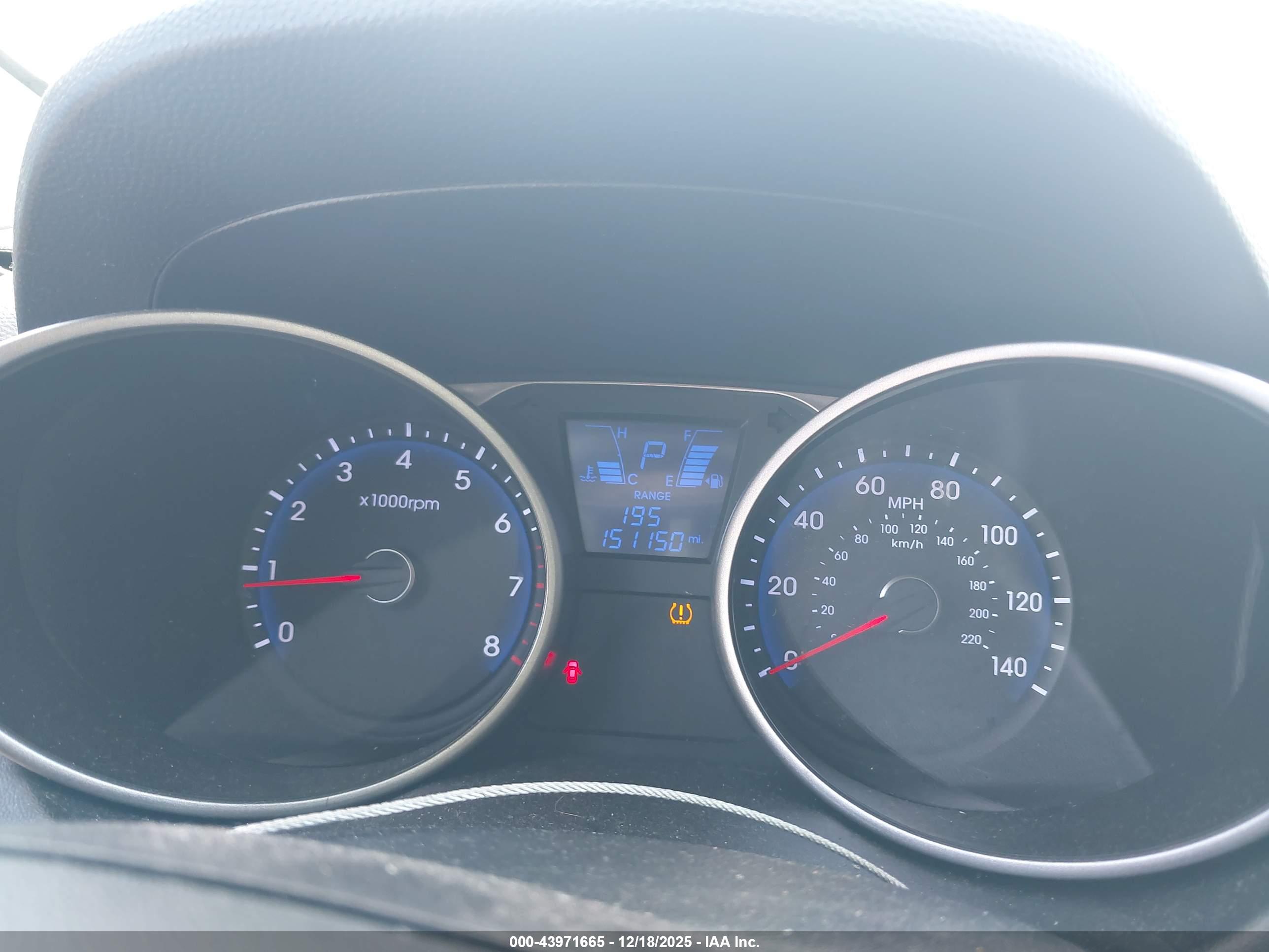 HYUNDAI TUCSON image 7