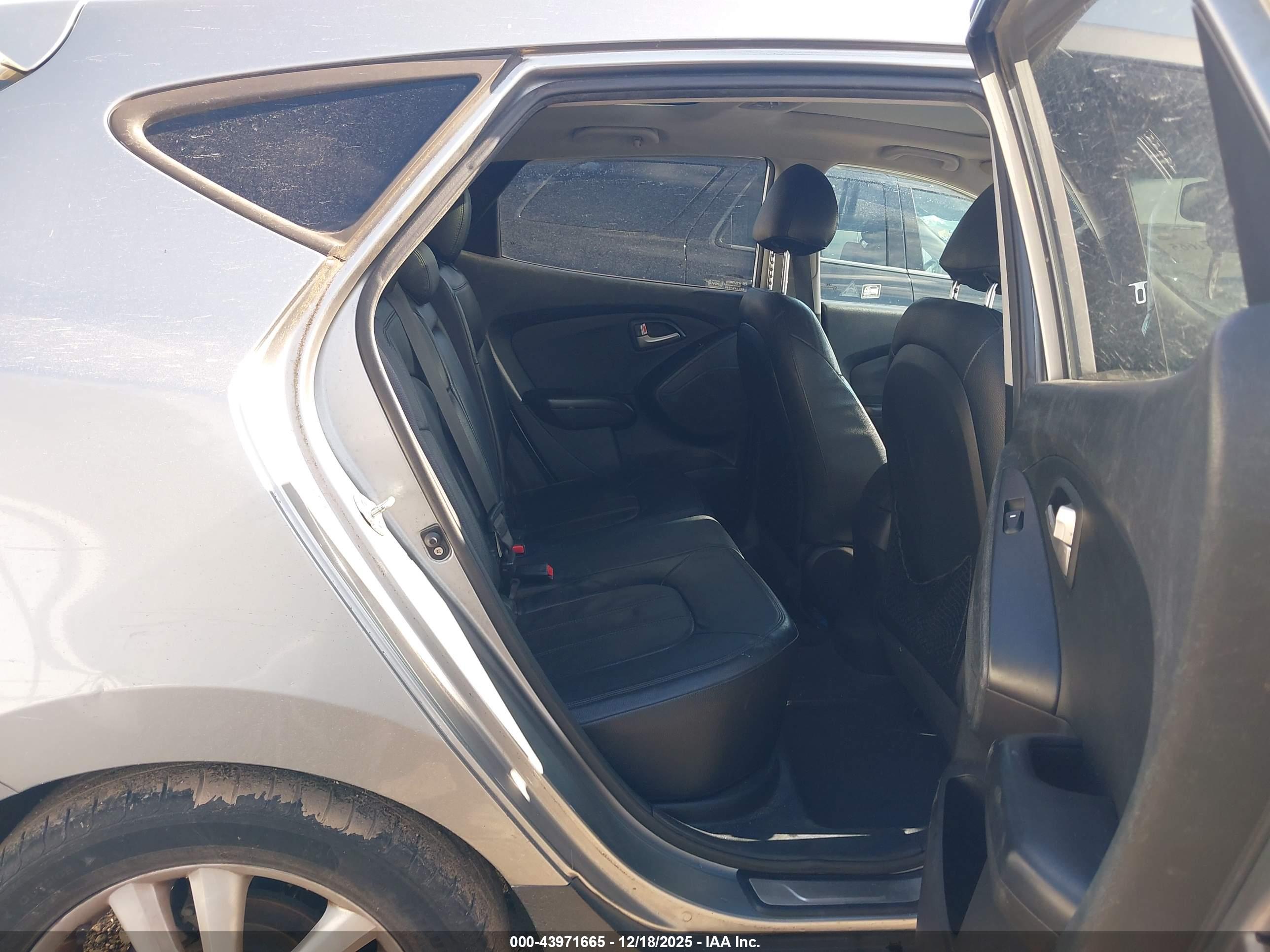 HYUNDAI TUCSON image 8