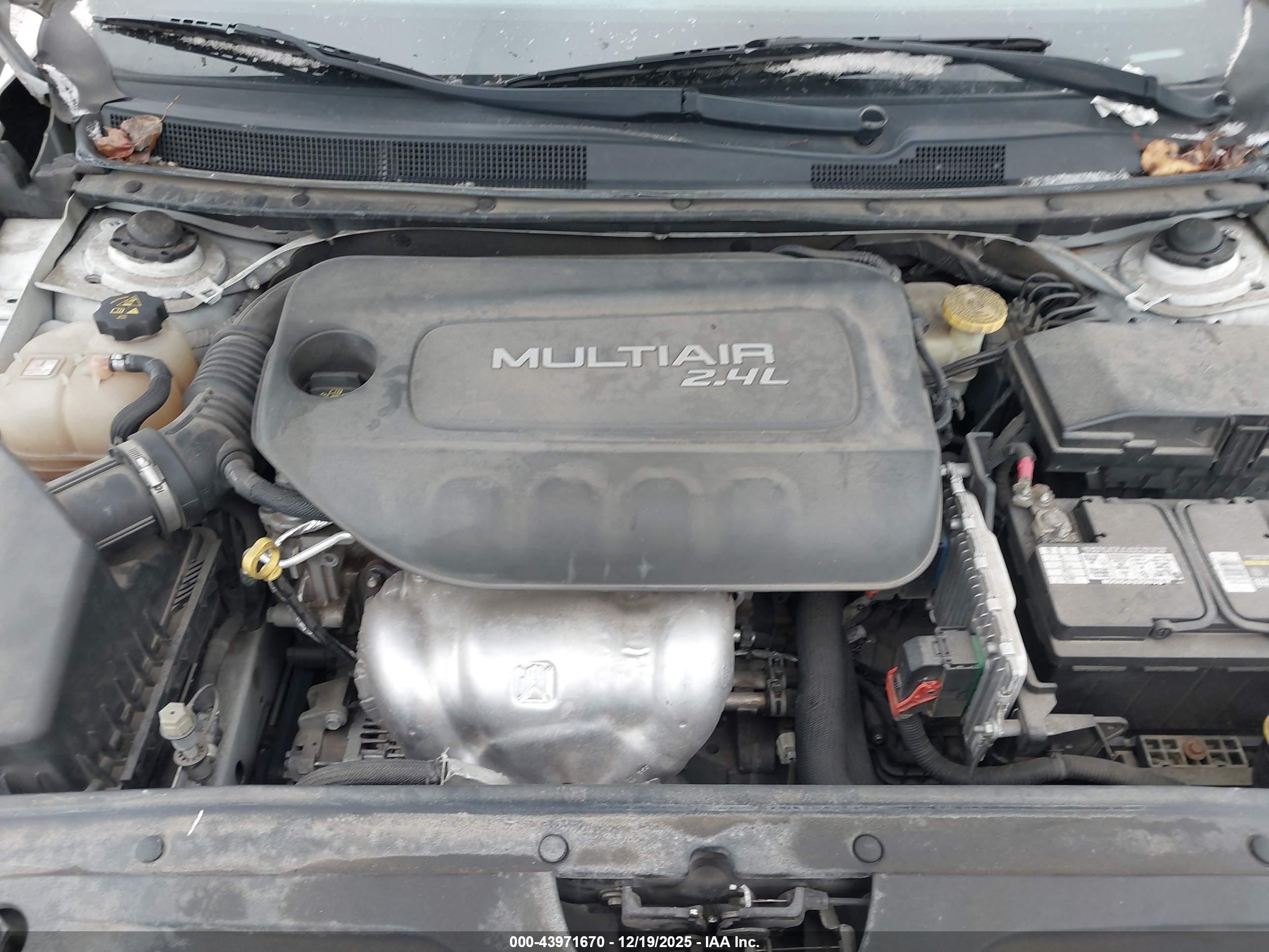 CHRYSLER 200 image 10