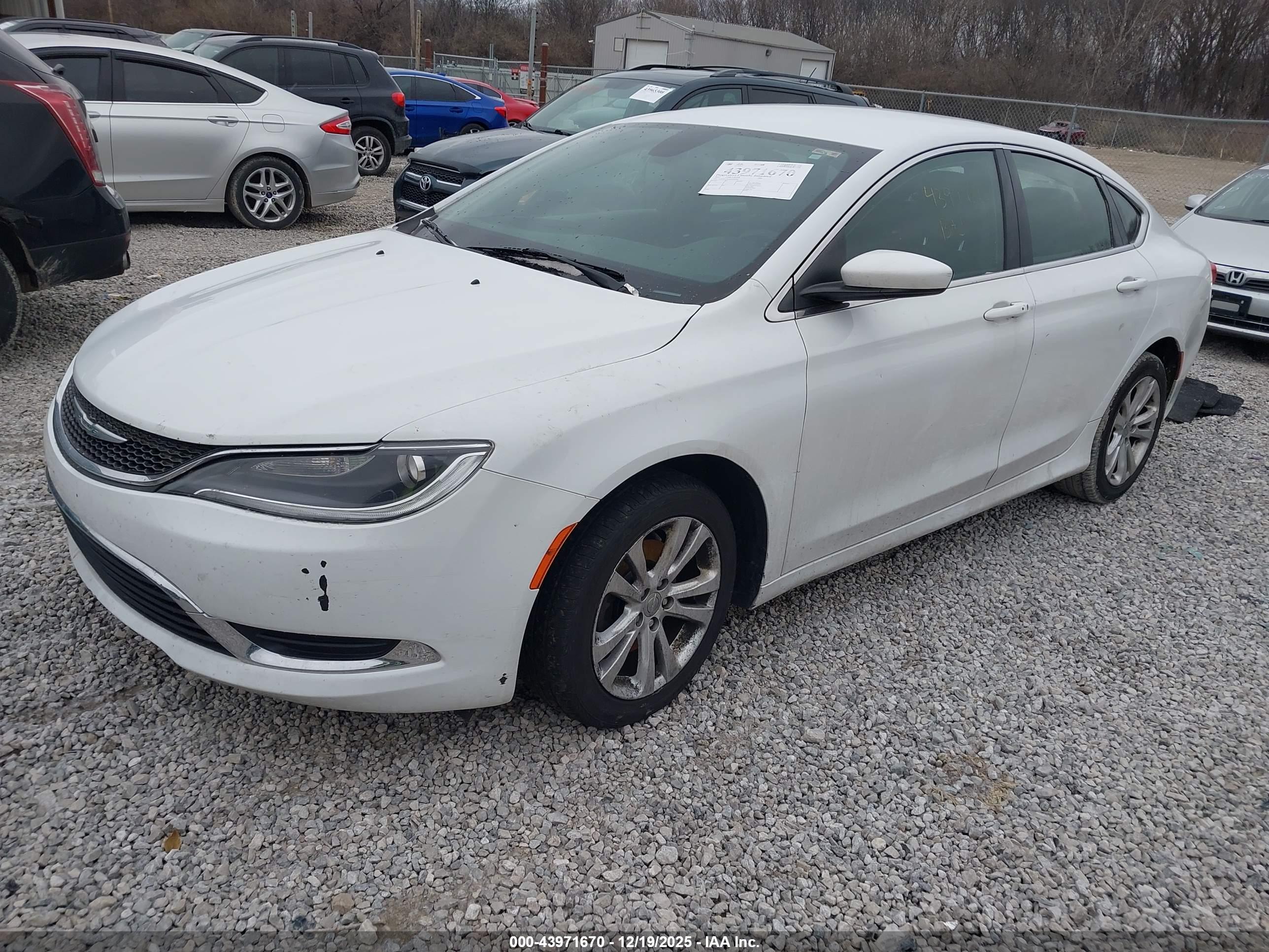 CHRYSLER 200 image 2
