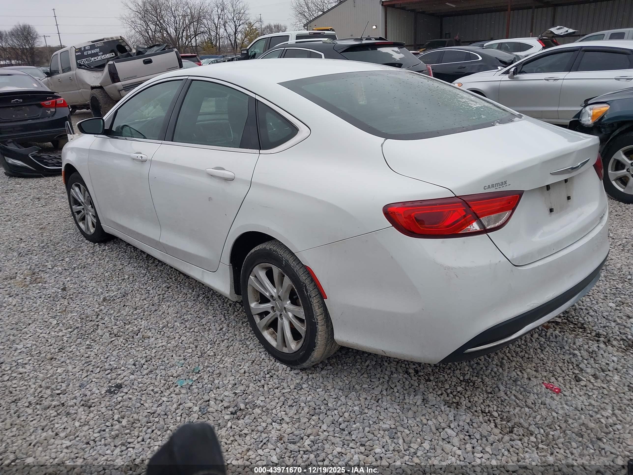 CHRYSLER 200 image 3
