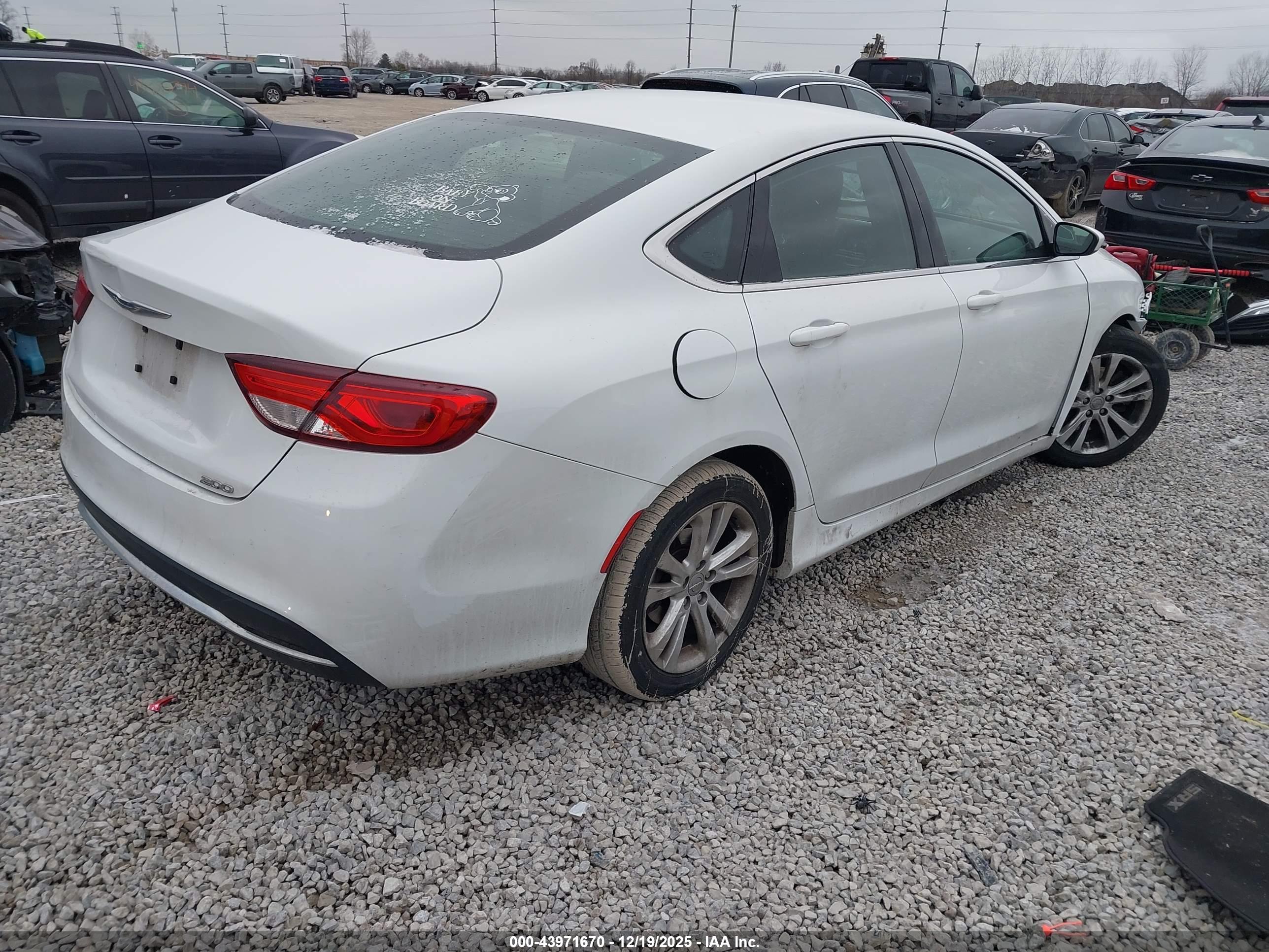 CHRYSLER 200 image 4