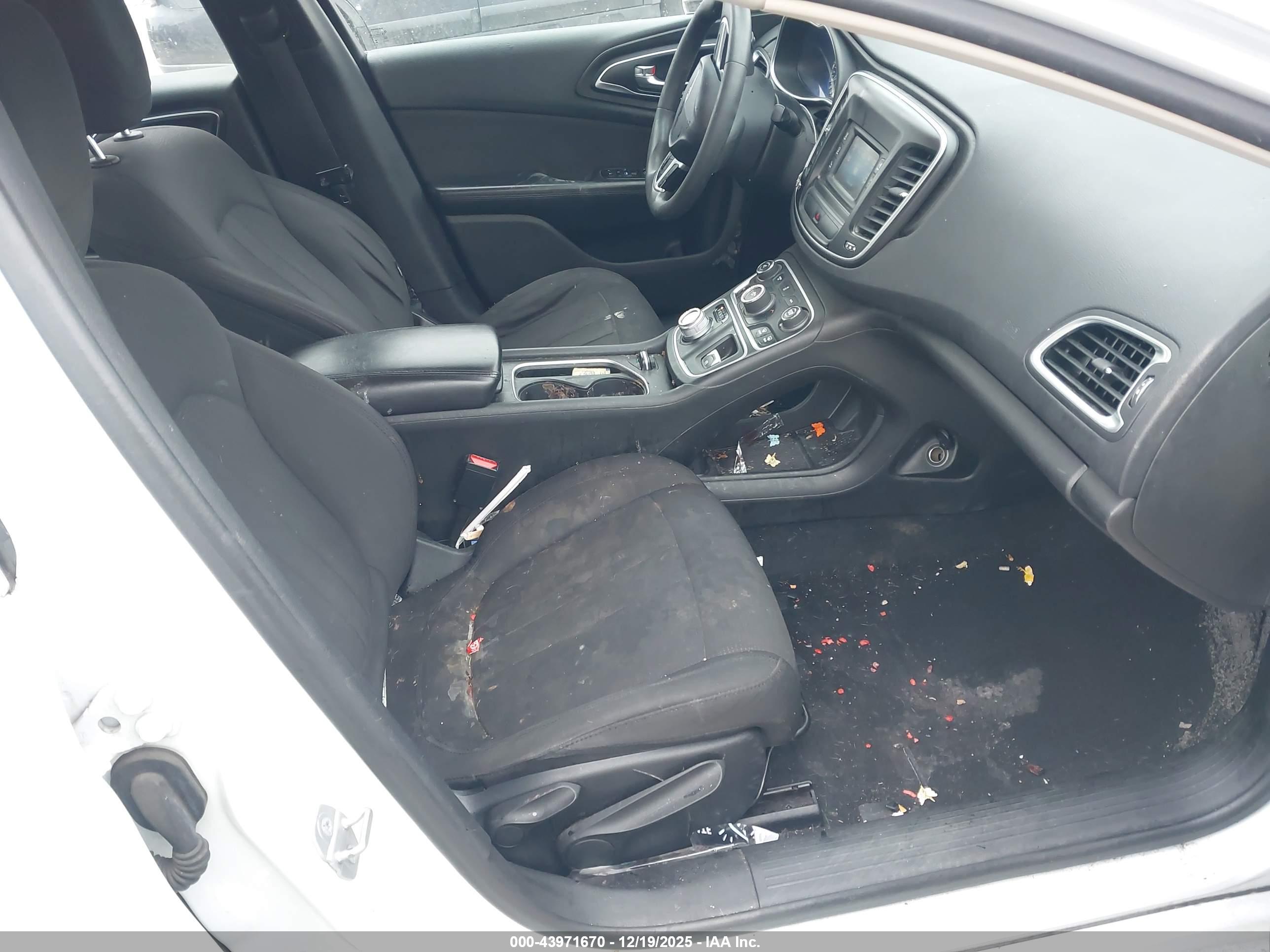 CHRYSLER 200 image 5