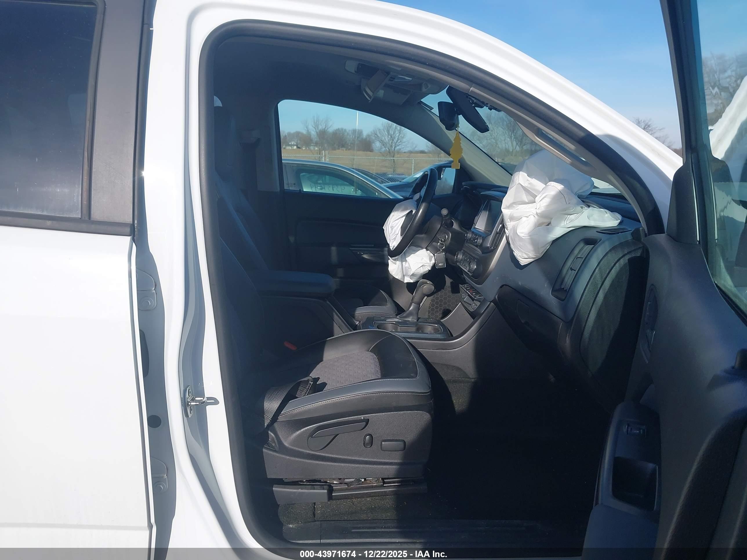 CHEVROLET COLORADO image 5