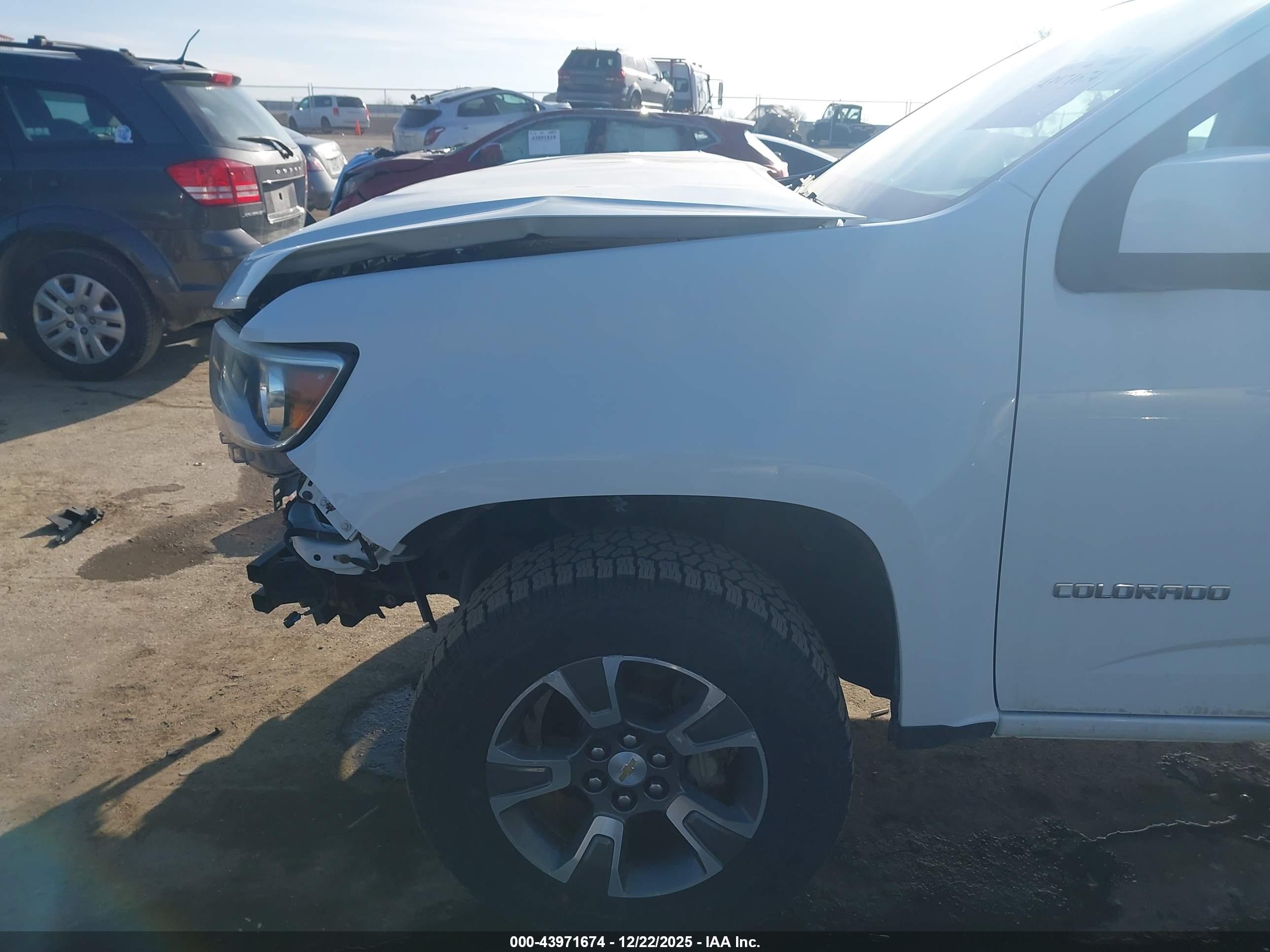 CHEVROLET COLORADO image 6