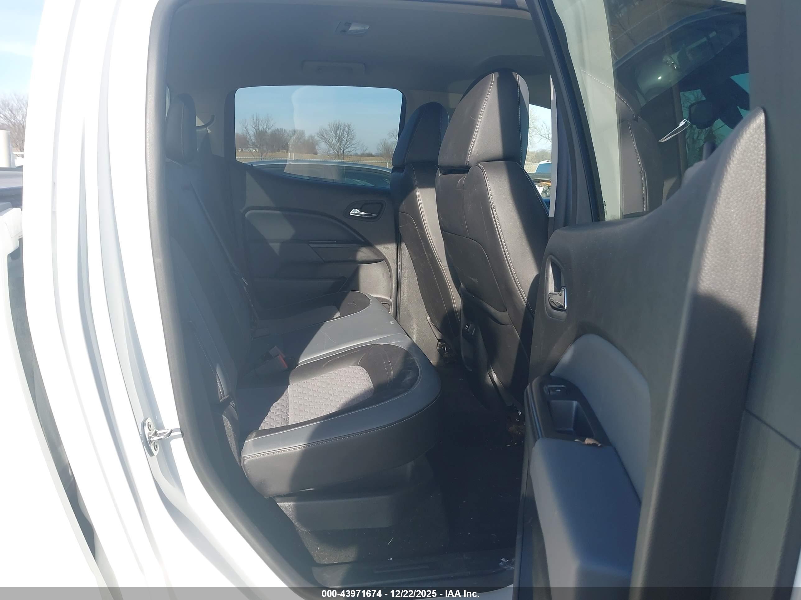 CHEVROLET COLORADO image 8