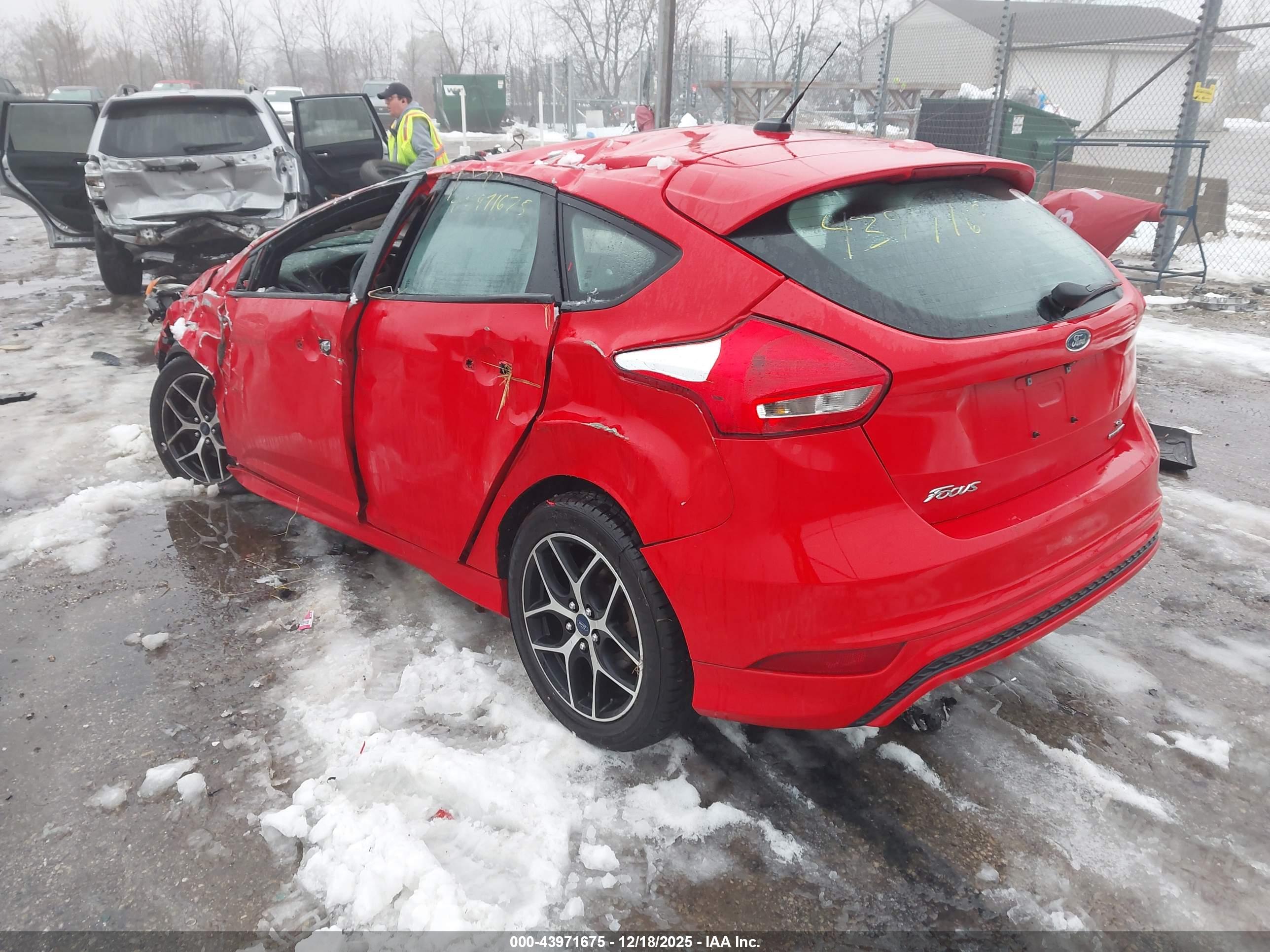 FORD FOCUS image 3