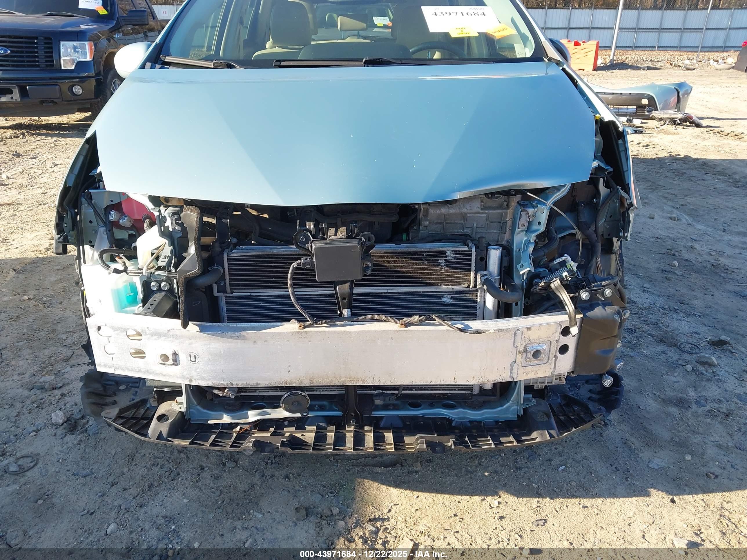 TOYOTA PRIUS image 6