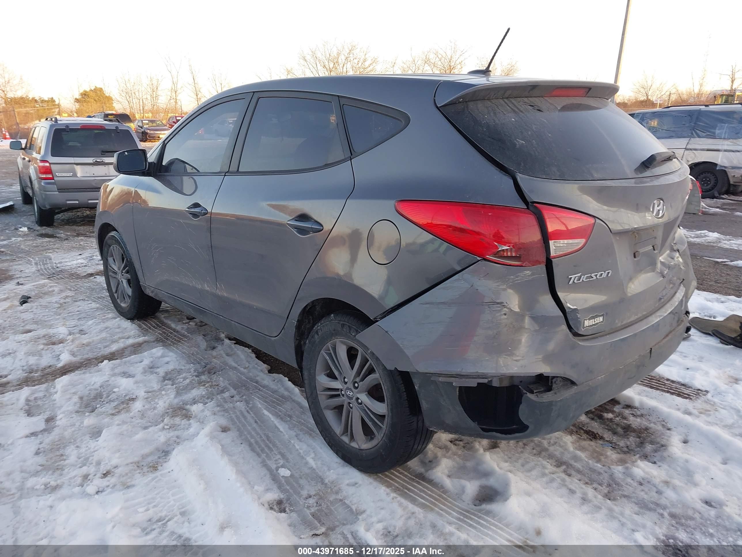 HYUNDAI TUCSON image 3