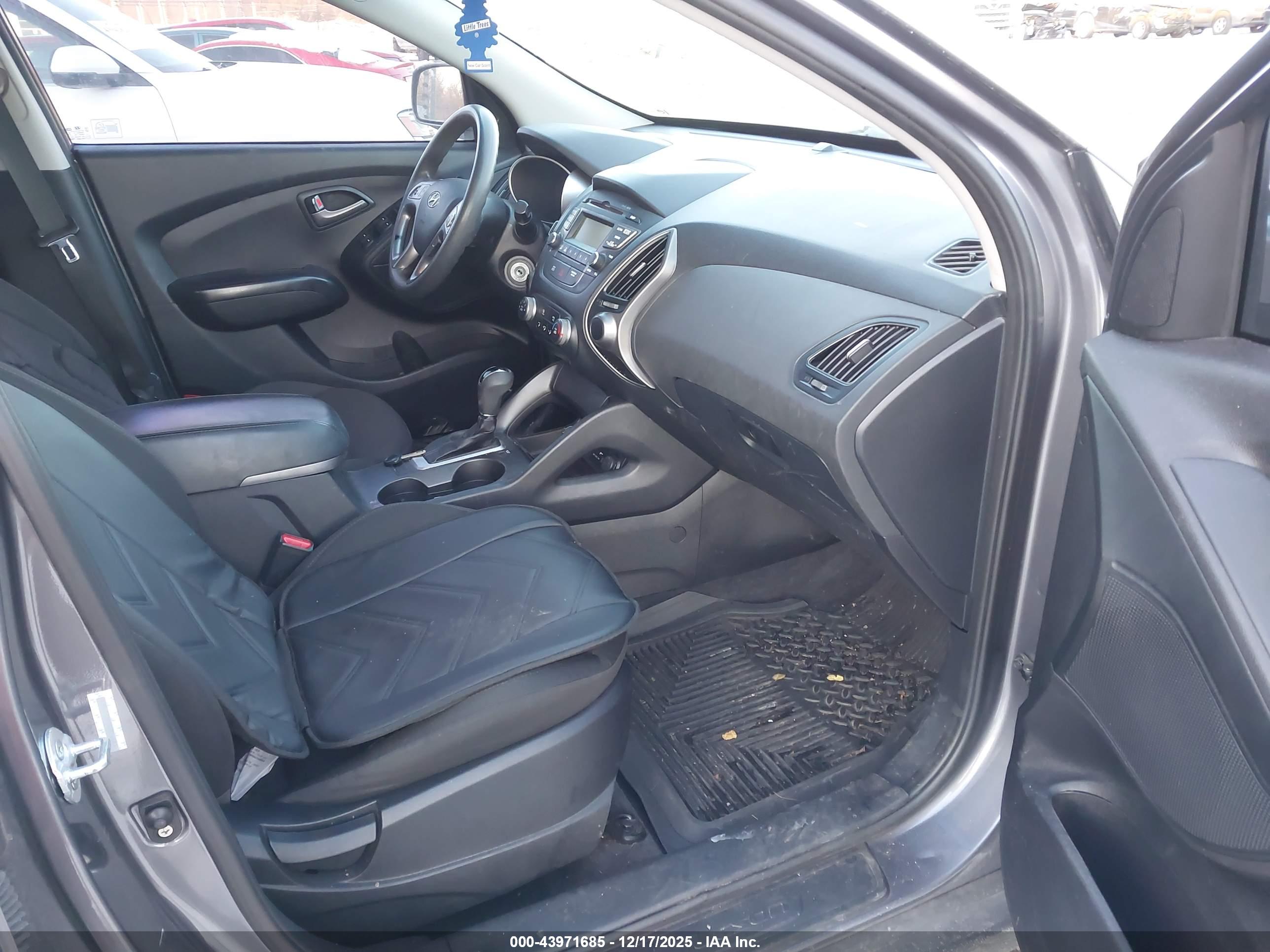HYUNDAI TUCSON image 5