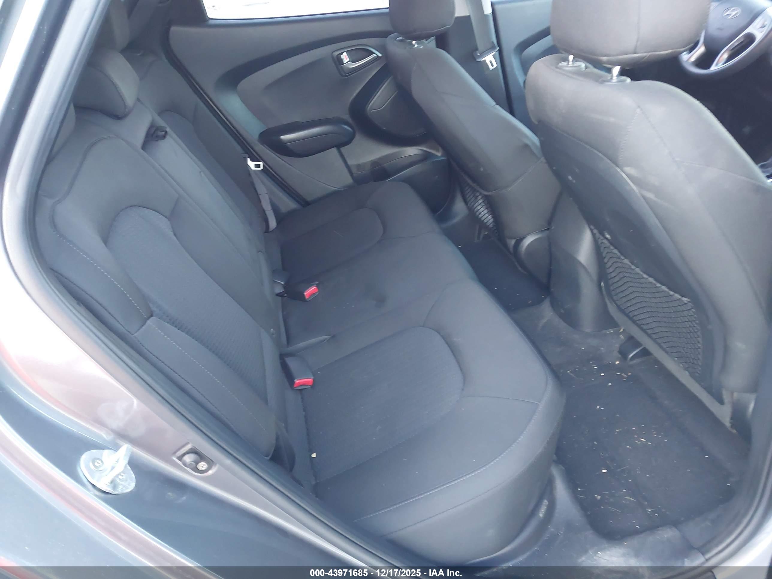 HYUNDAI TUCSON image 8