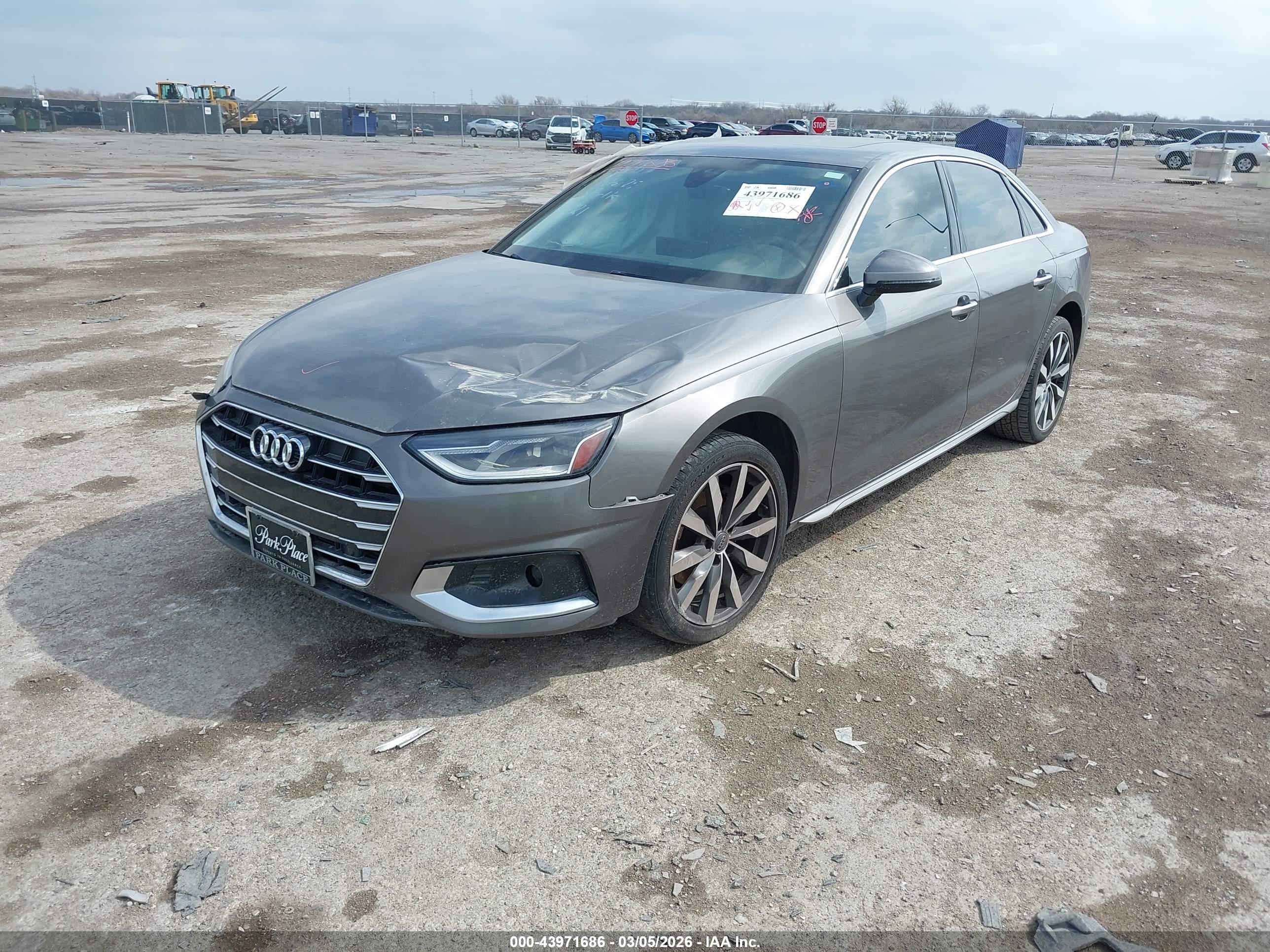 AUDI A4 image 2