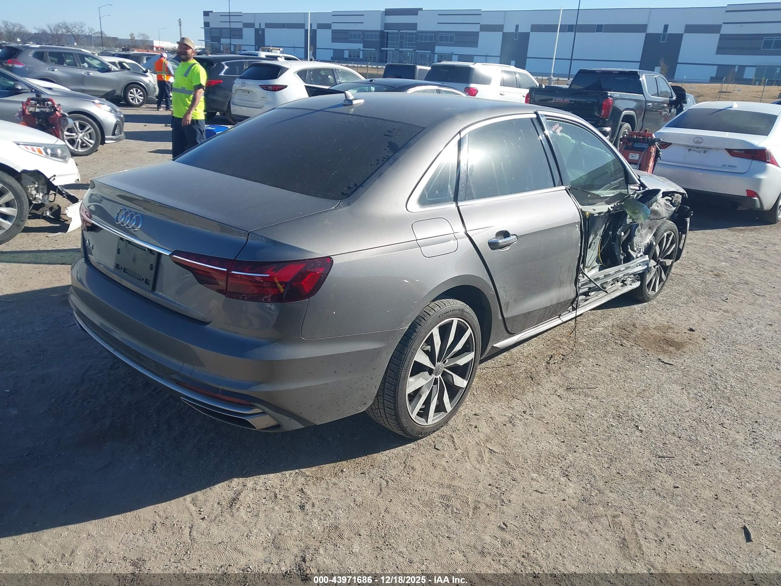 AUDI A4 image 4