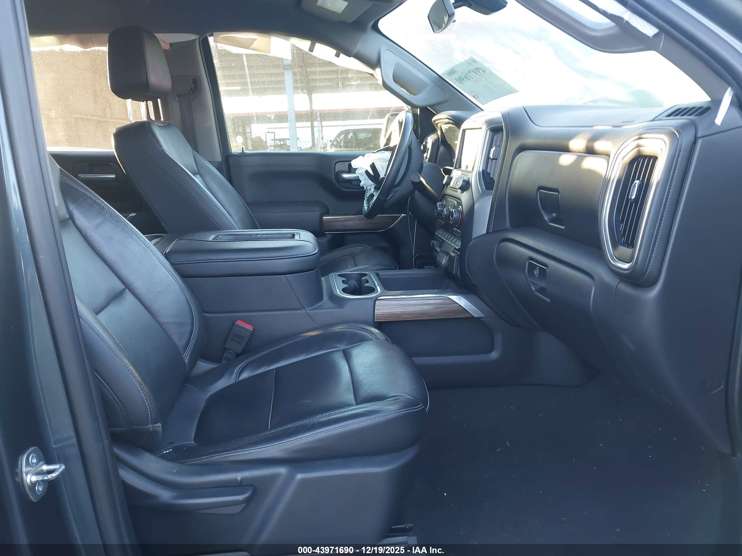 CHEVROLET SILVERADO image 5