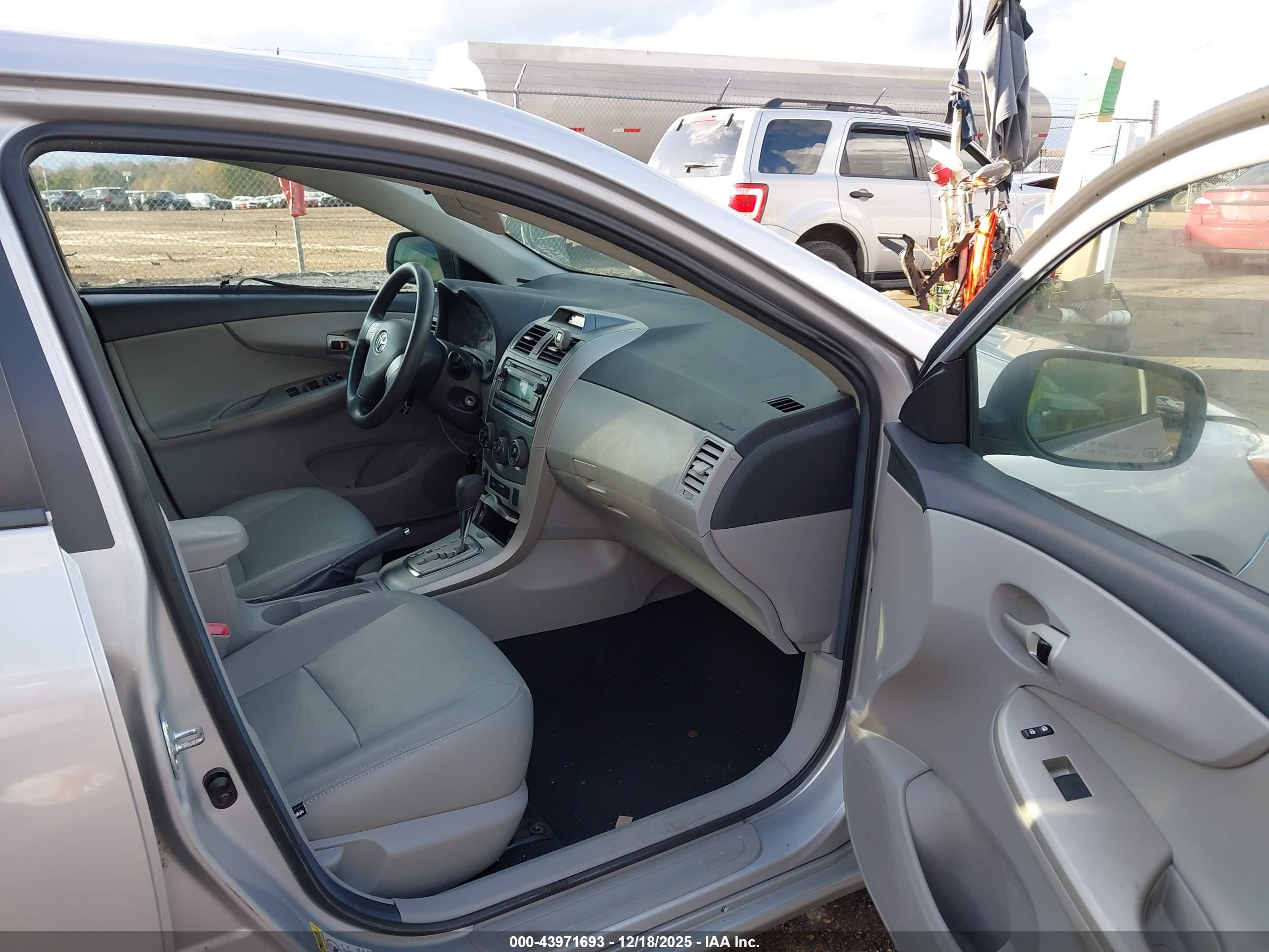 TOYOTA COROLLA image 5