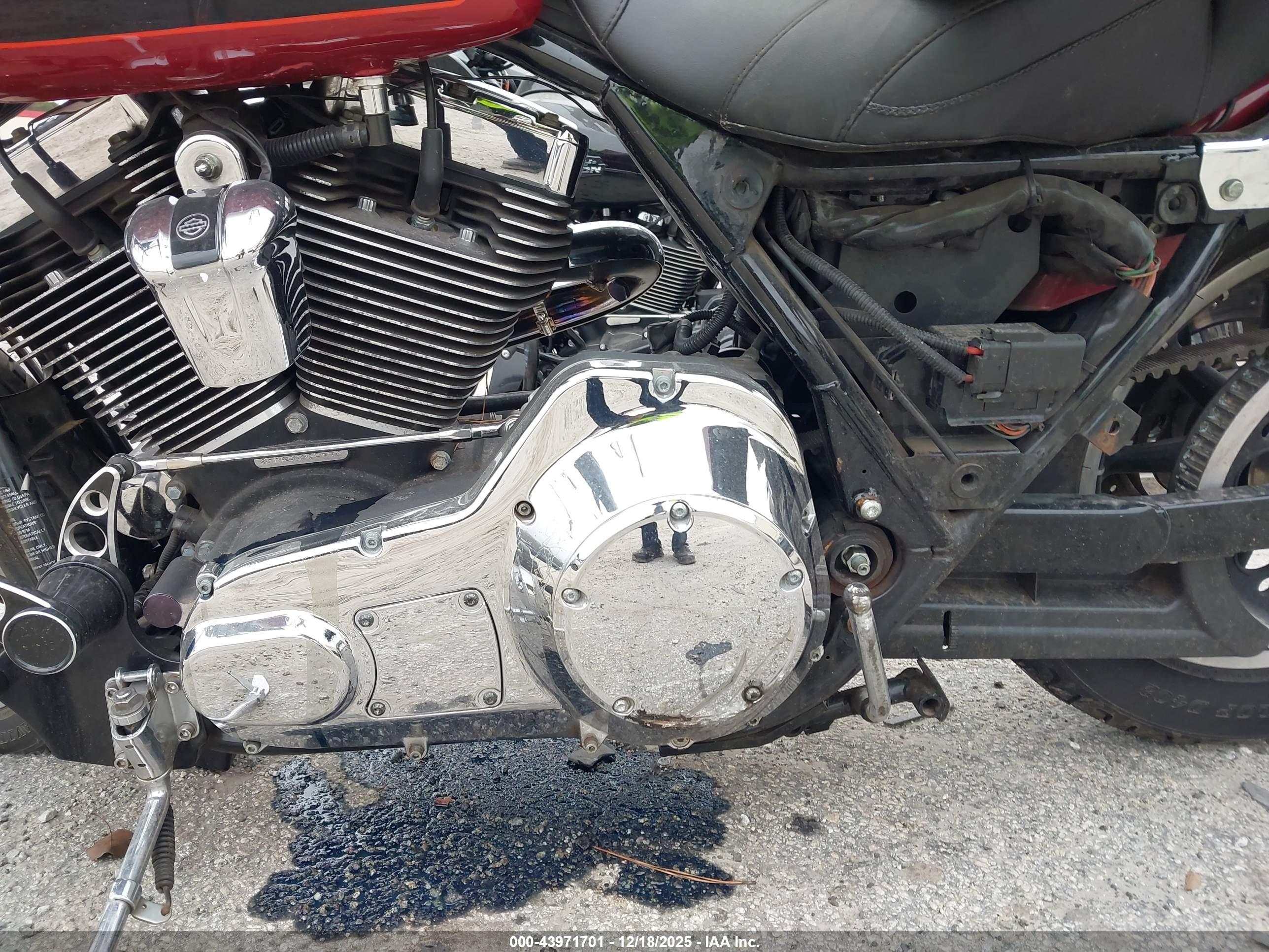 HARLEY-DAVIDSON FLHTCI image 9