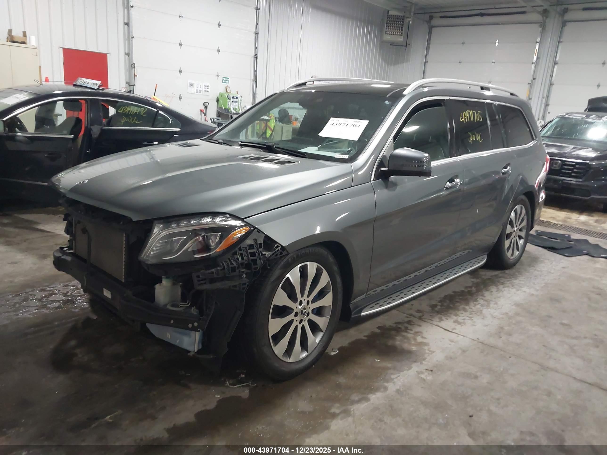 MERCEDES-BENZ GLS image 2