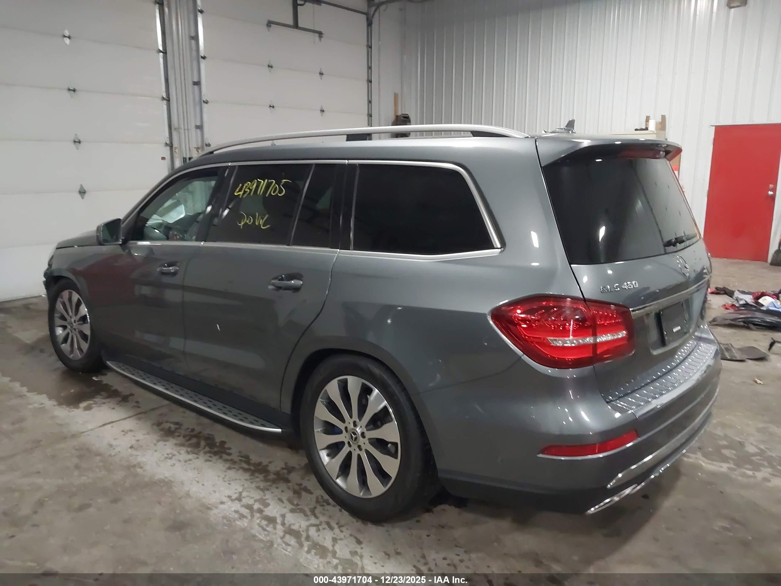 MERCEDES-BENZ GLS image 3