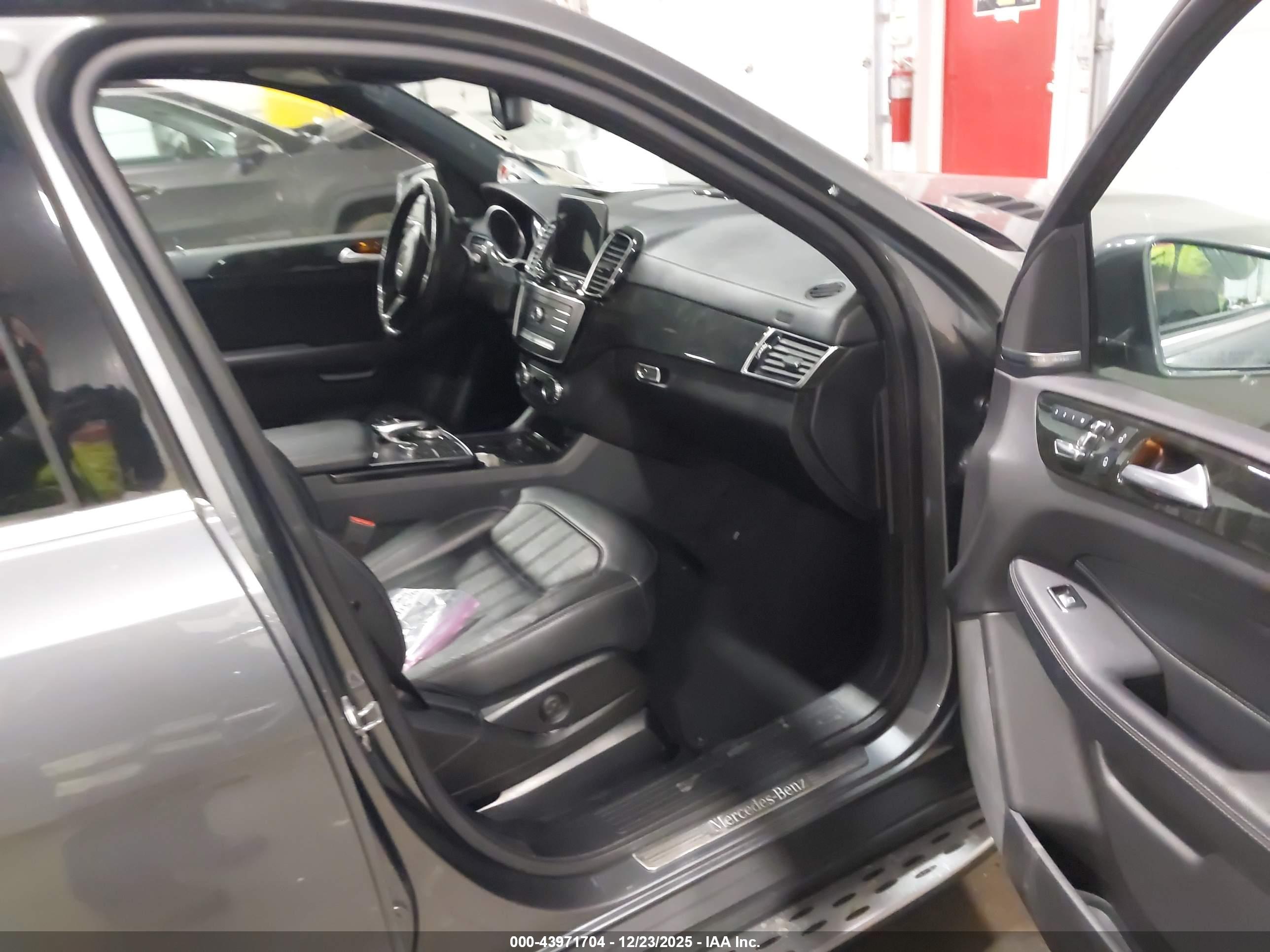 MERCEDES-BENZ GLS image 5