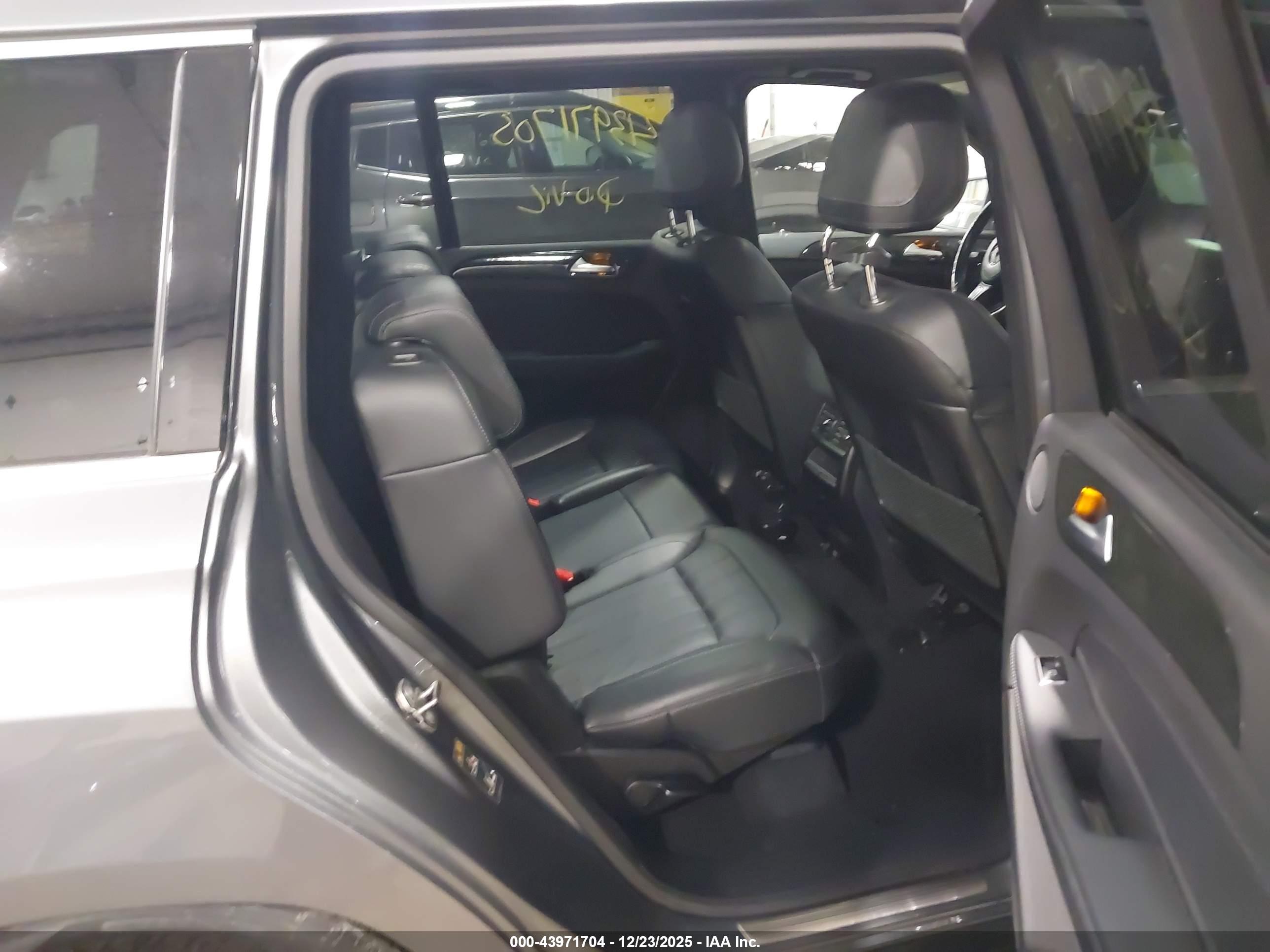 MERCEDES-BENZ GLS image 8