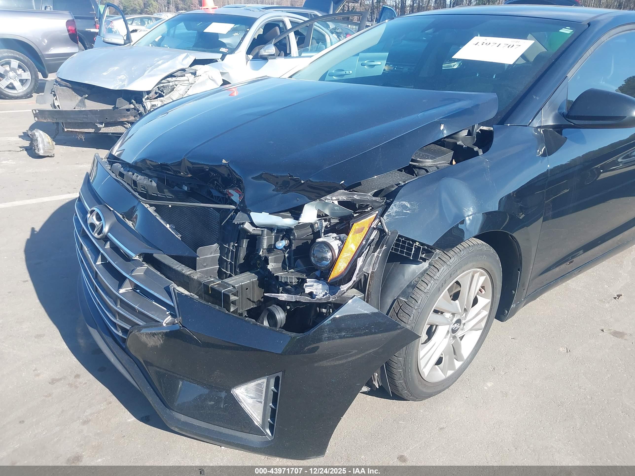 HYUNDAI ELANTRA image 6