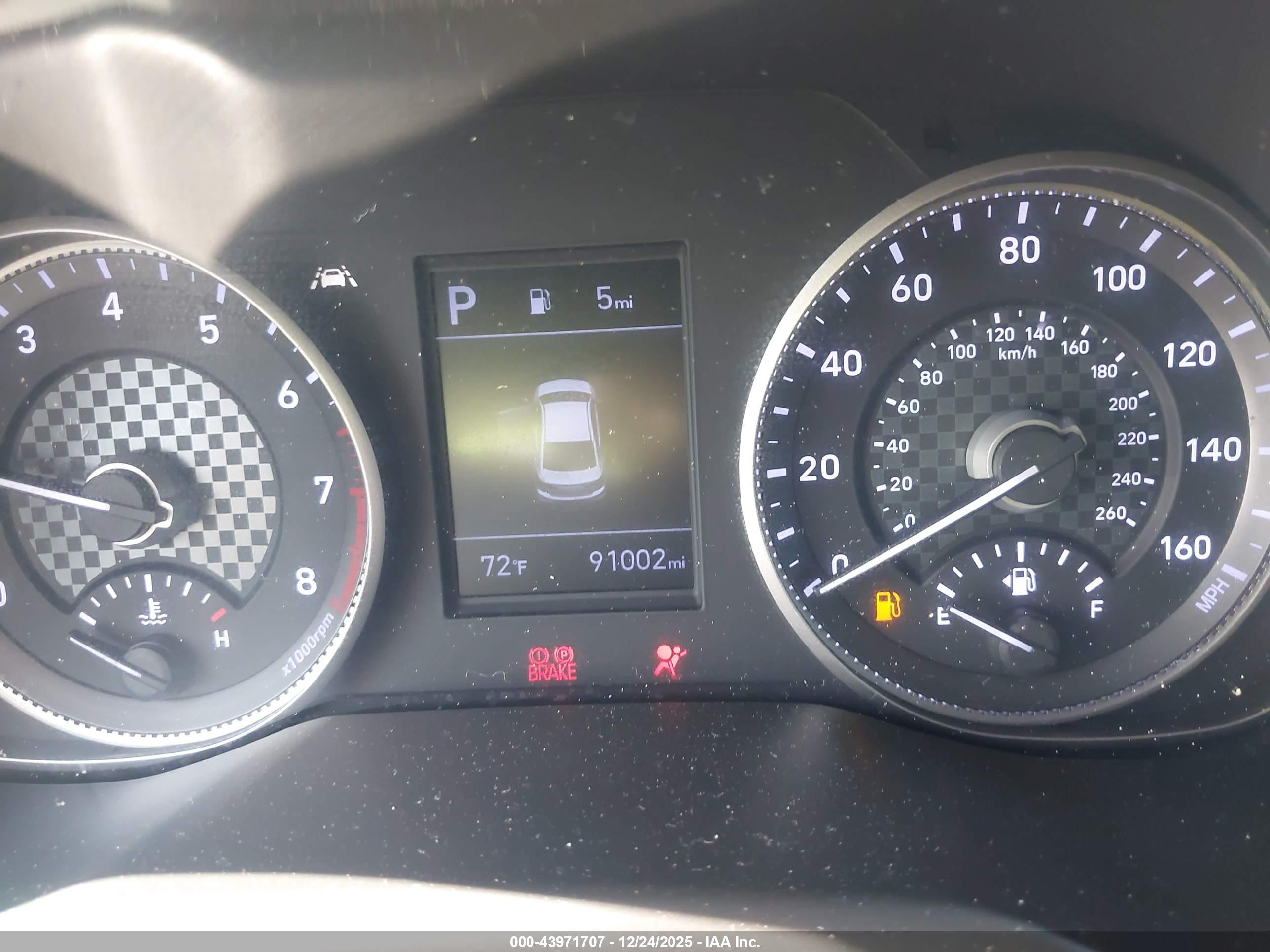 HYUNDAI ELANTRA image 7